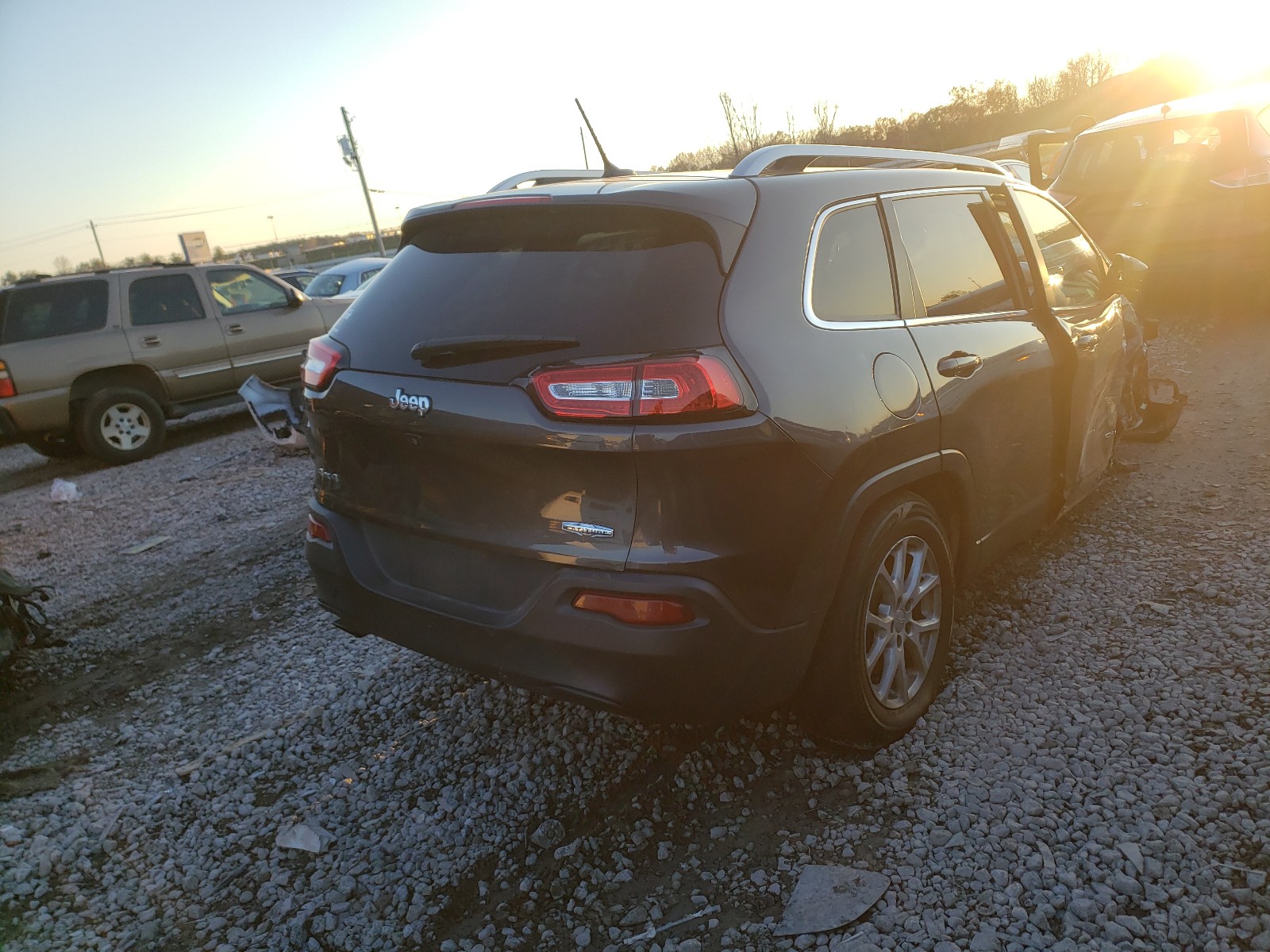 Photo 4 from auction – 2015 JEEP CHEROKEE L with VIN 1C4PJMCB6FW667287