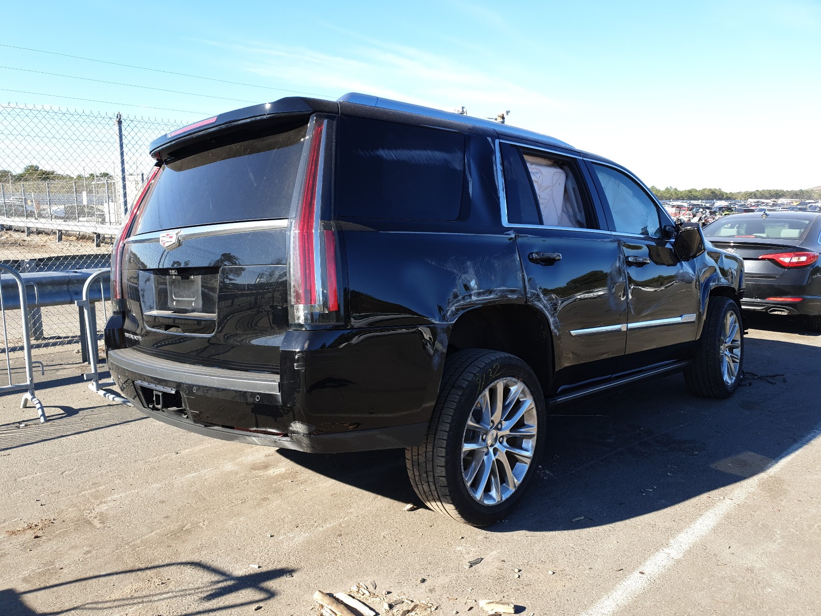 Photo 4 from auction – 2017 CADILLAC ESCALADE P with VIN 1GYS4CKJ4HR212292