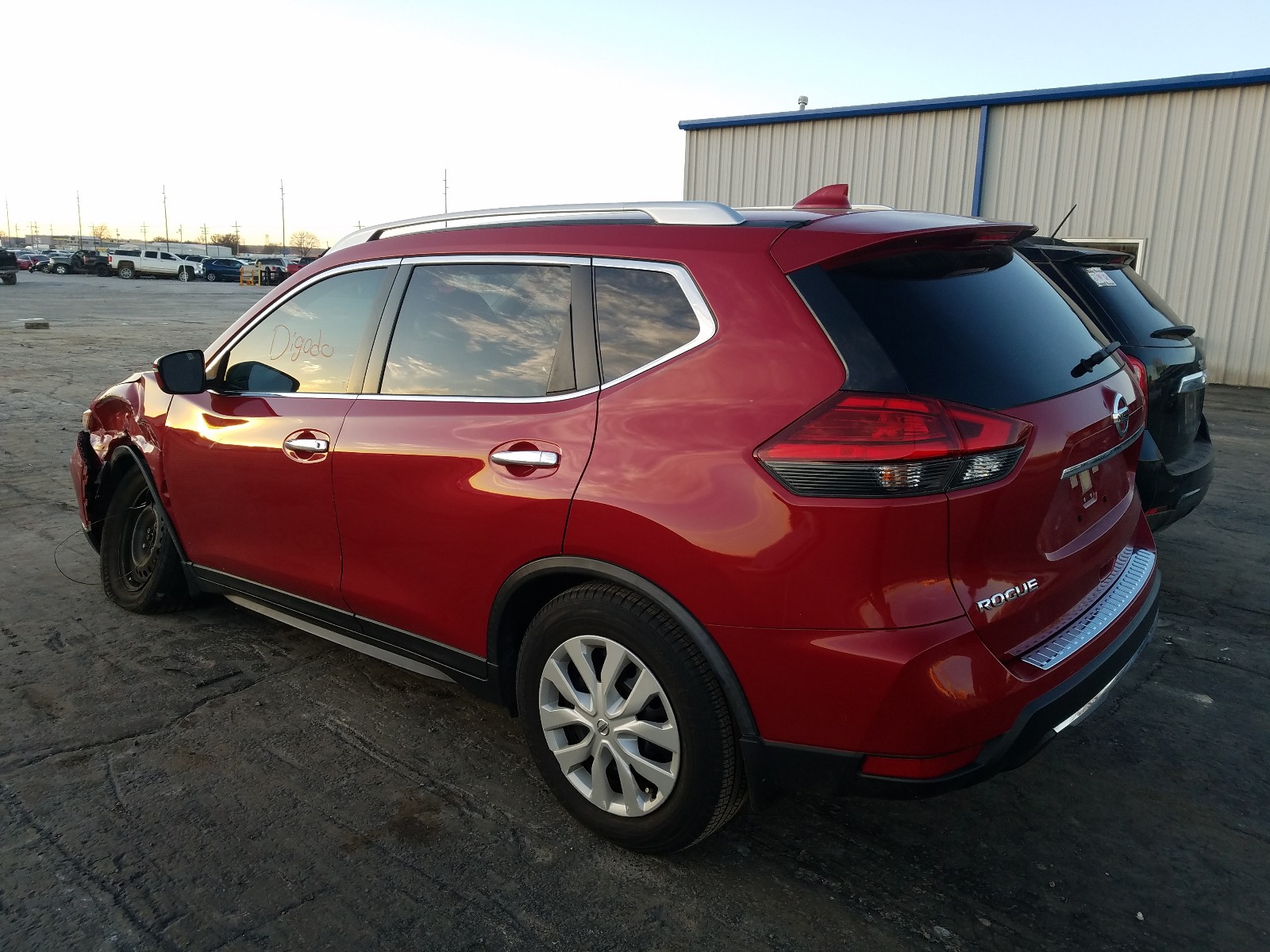 Photo 3 from auction – 2017 NISSAN ROGUE S with VIN JN8AT2MT6HW393592