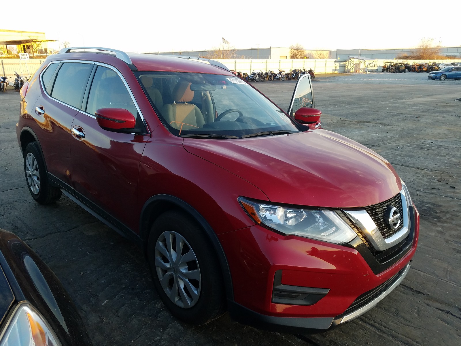 Photo 1 from auction – 2017 NISSAN ROGUE S with VIN JN8AT2MT6HW393592
