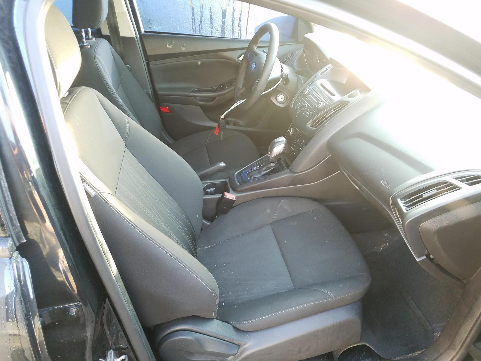 Photo 5 from auction – 2016 FORD FOCUS SE with VIN 1FADP3K20GL204342