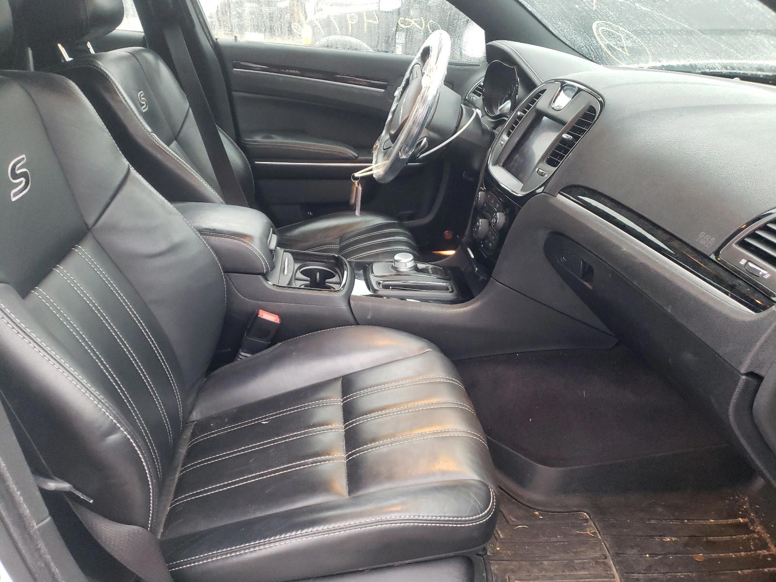 Photo 5 from auction – 2017 CHRYSLER 300 S with VIN 2C3CCAGG2HH534562