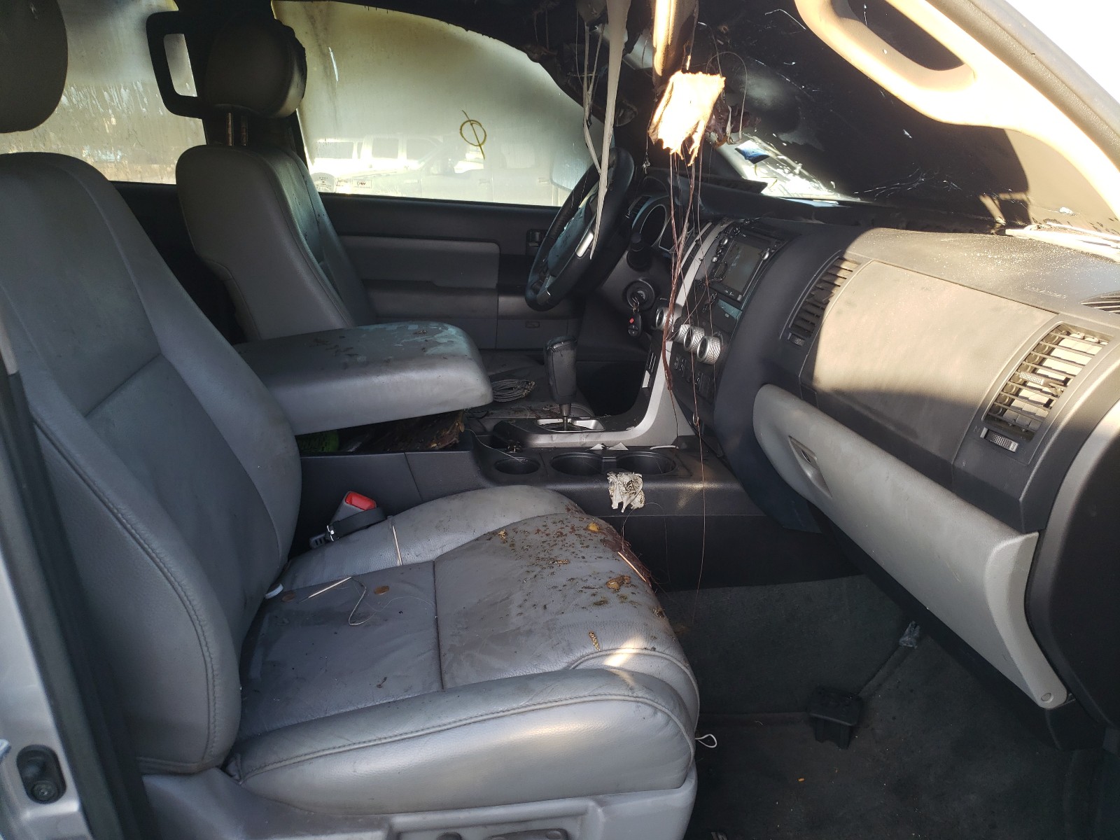 Photo 5 from auction – 2016 TOYOTA SEQUOIA SR with VIN 5TDZY5G13GS065590