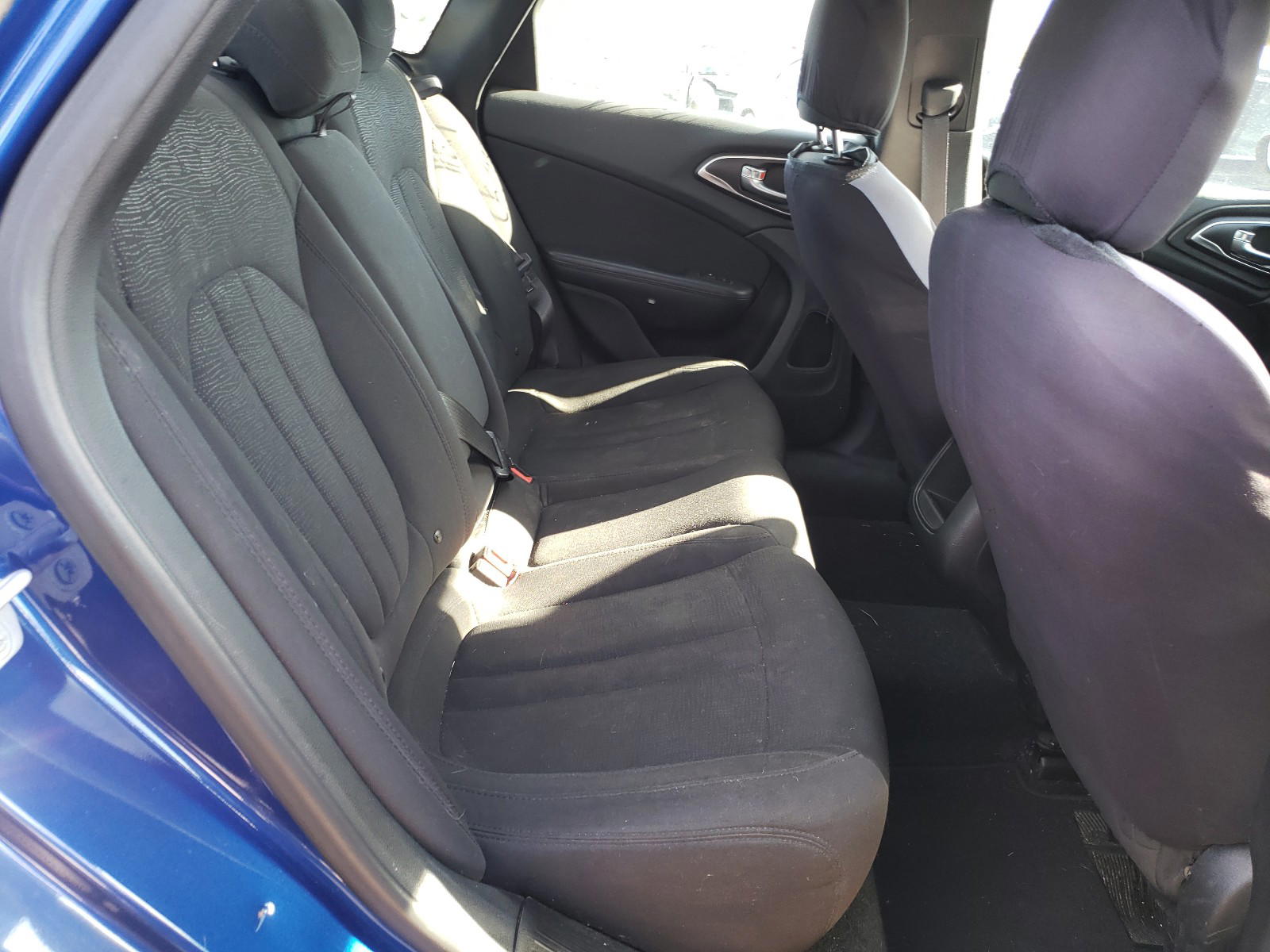 Photo 6 from auction – 2015 CHRYSLER 200 LIMITE with VIN 1C3CCCAB4FN660029