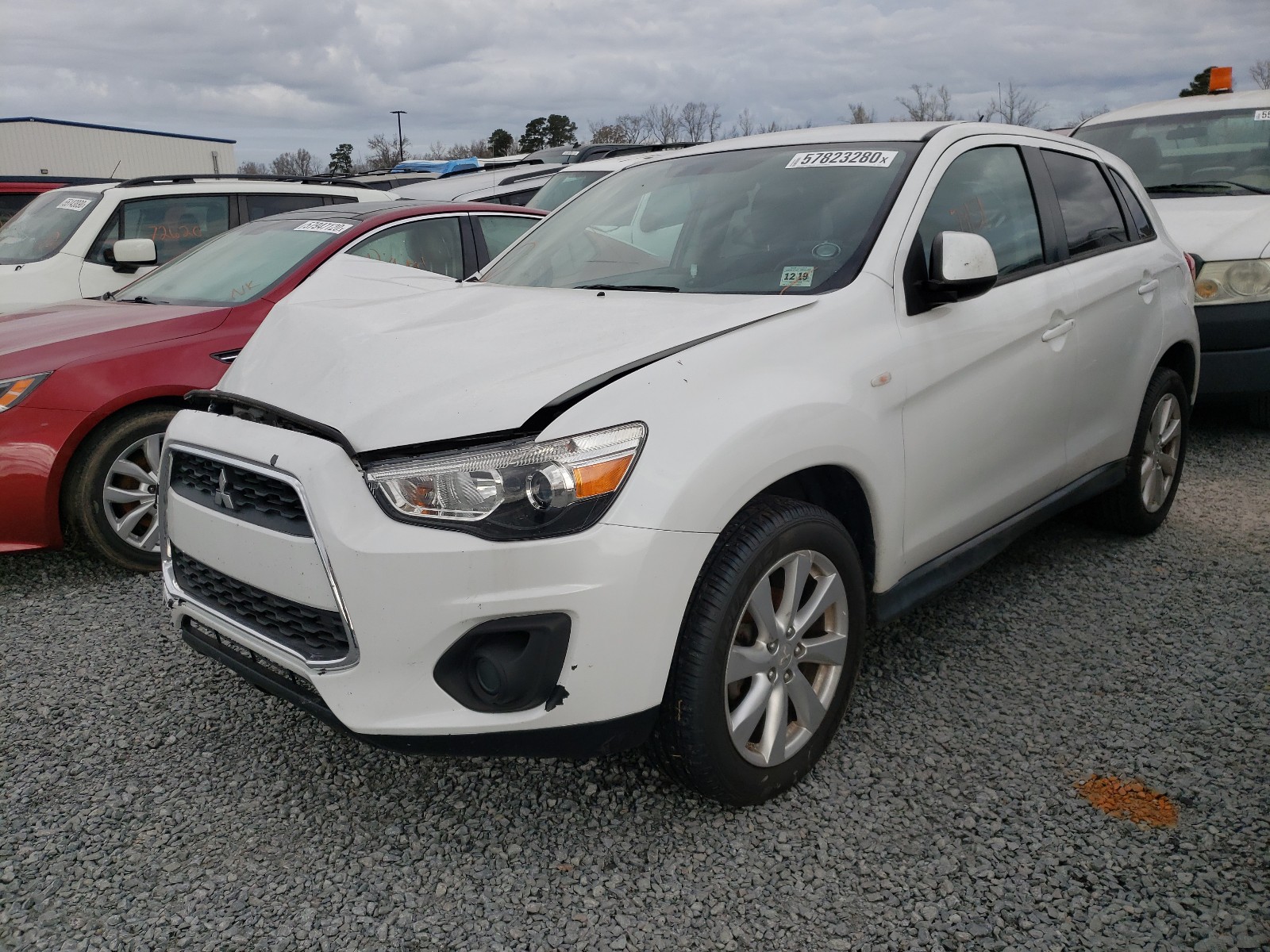 Фото 2 с аукциона – 2015 MITSUBISHI OUTLANDER с VIN 4A4AP3AU3FE008357