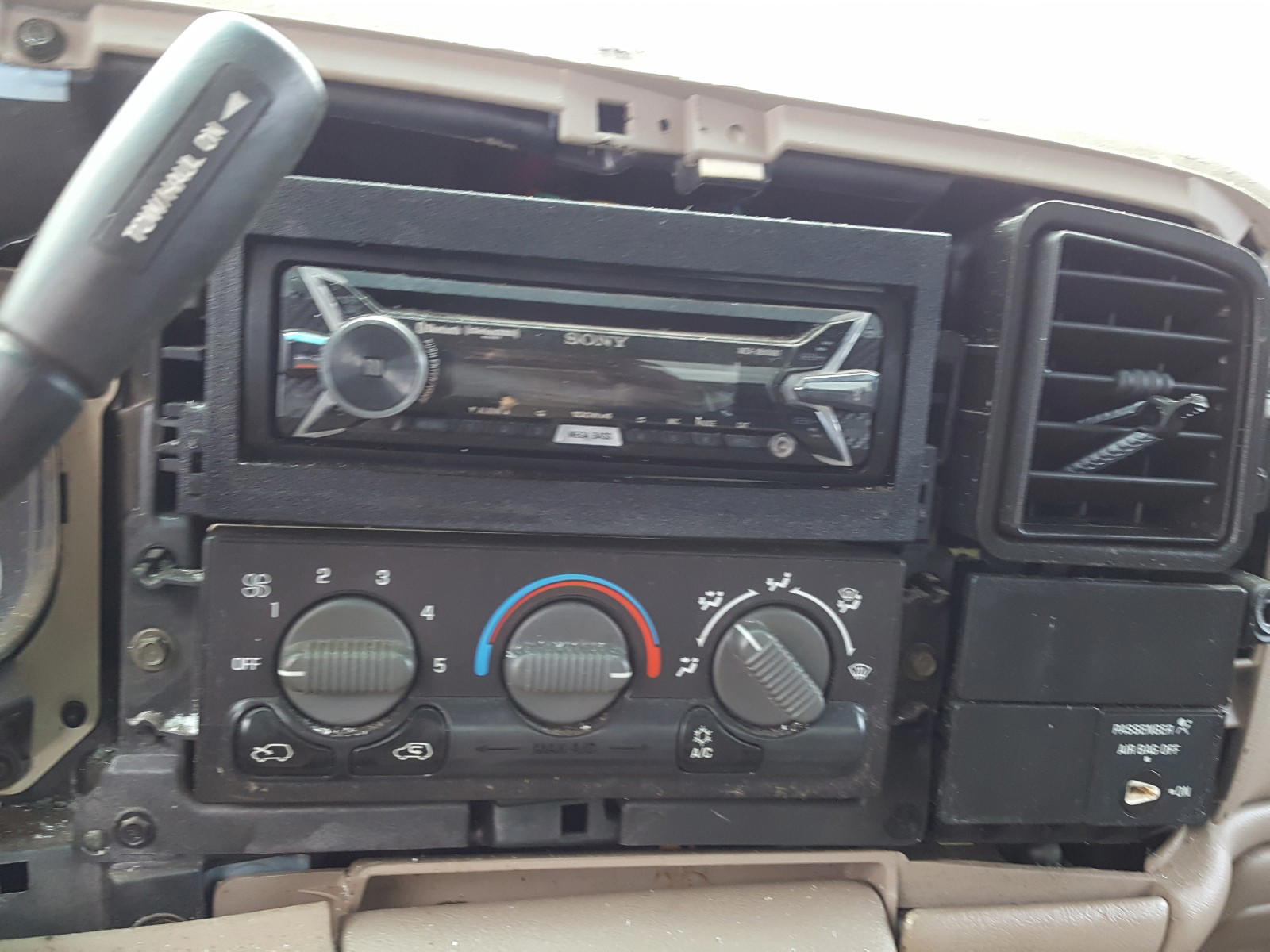 Photo 9 from auction – 2002 CHEVROLET SILVERADO with VIN 1GCHK29UX2E149066
