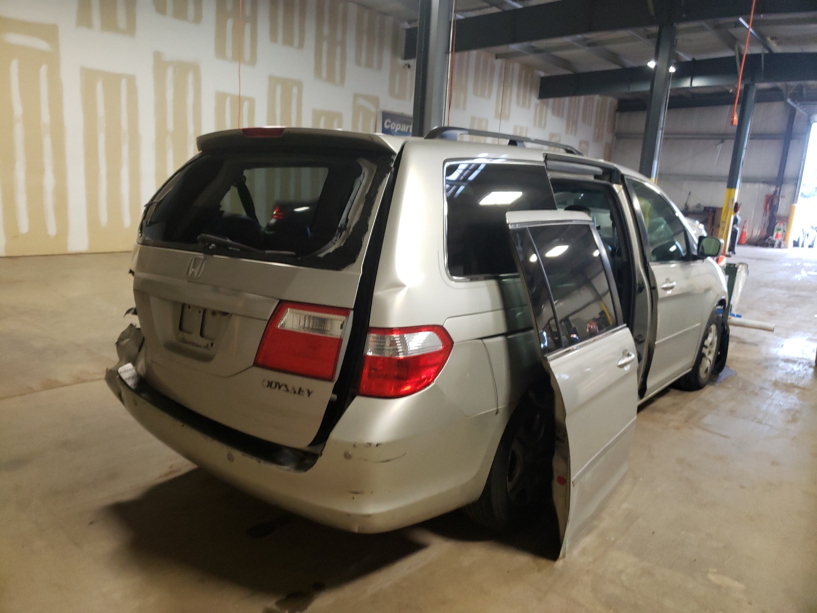 Photo 4 from auction – 2005 HONDA ODYSSEY EX with VIN 5FNRL38745B081854