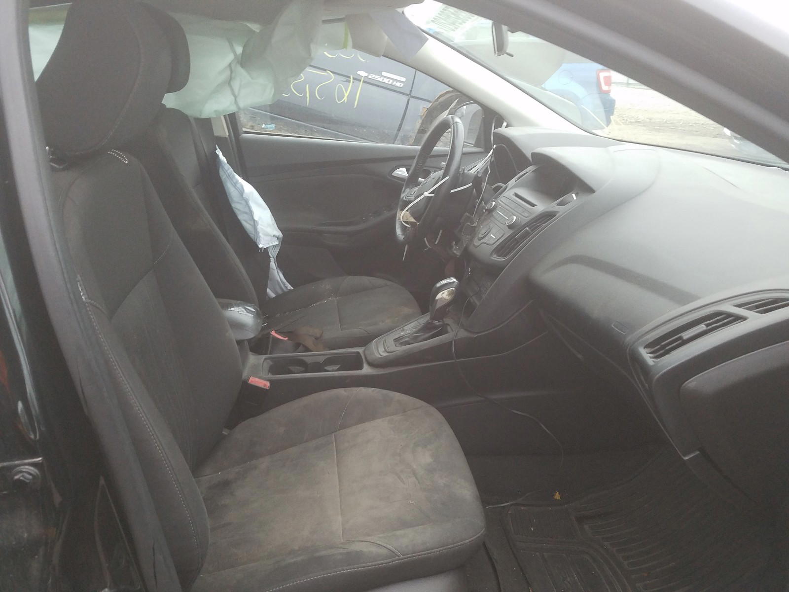 Photo 5 from auction – 2015 FORD FOCUS SE with VIN 1FADP3K2XFL253384