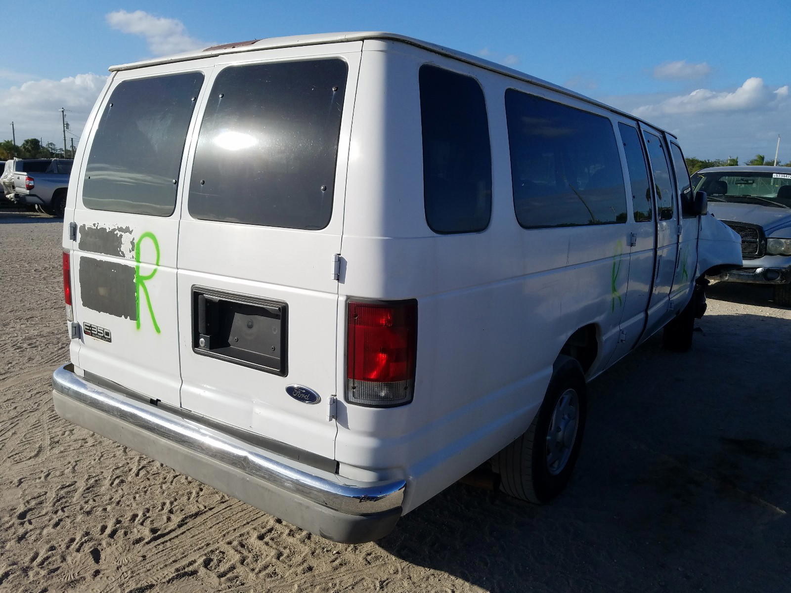 Photo 4 from auction – 2002 FORD ECONOLINE with VIN 1FBSS31L32HB19473
