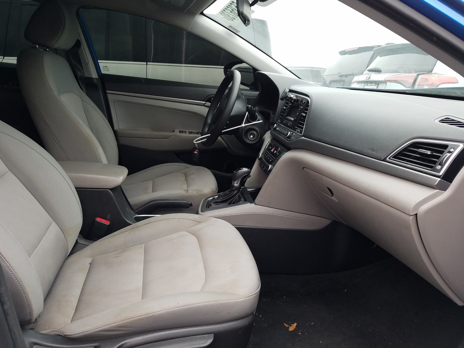 Photo 5 from auction – 2017 HYUNDAI ELANTRA with VIN KMHD74LF4HU118749