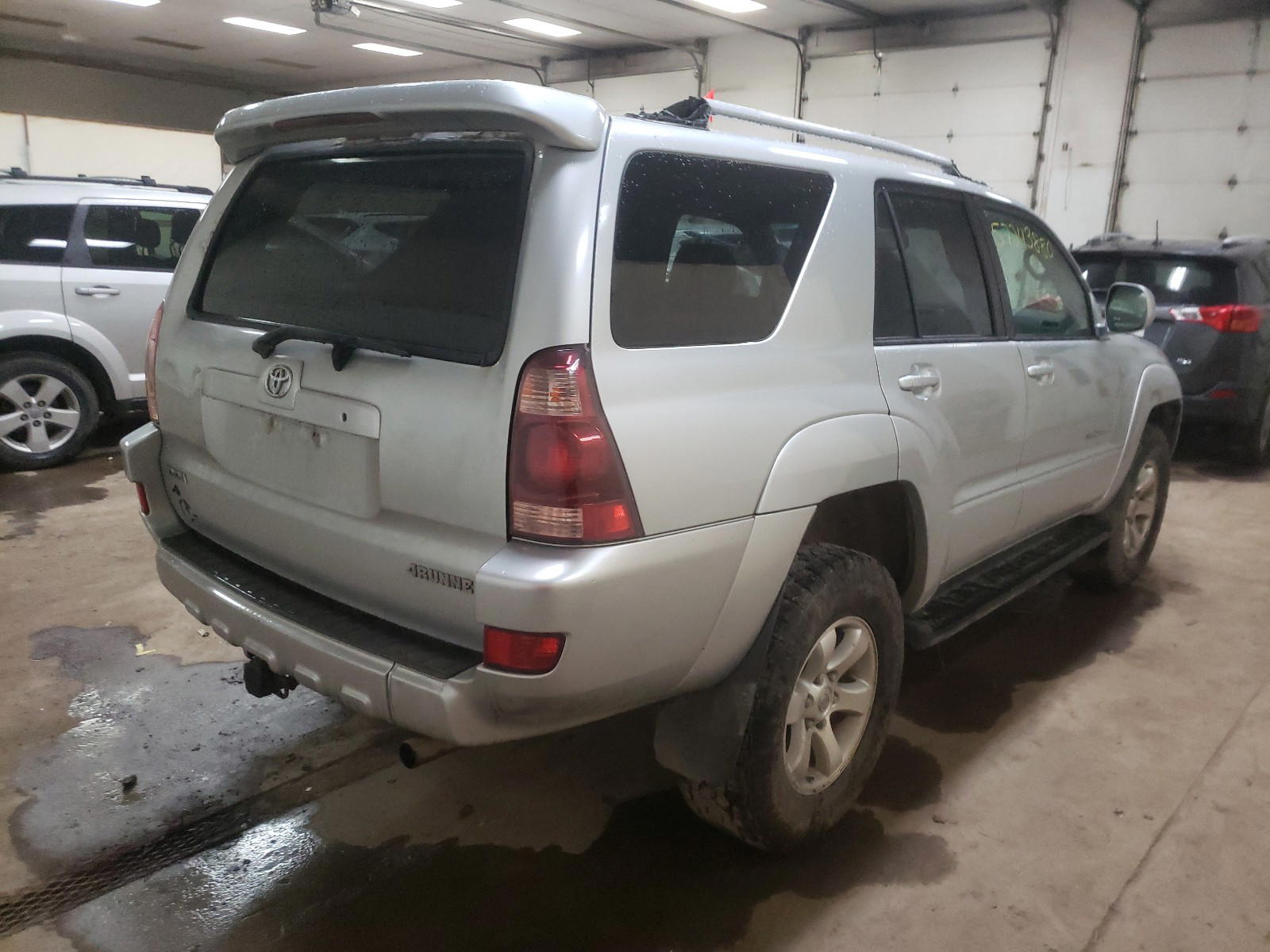 Photo 4 from auction – 2004 TOYOTA 4RUNNER SR with VIN JTEBU14R748011740