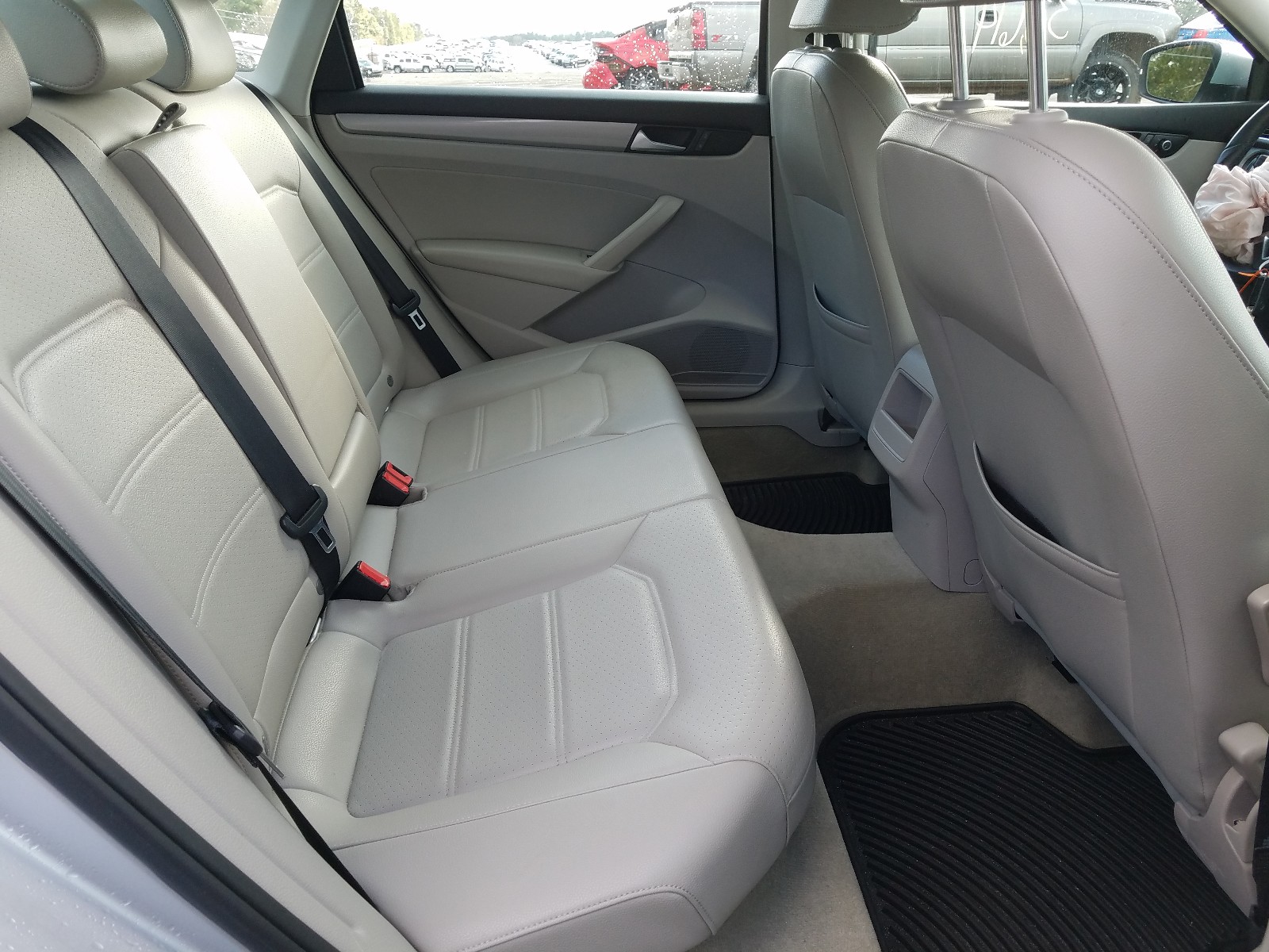 Photo 6 from auction – 2014 VOLKSWAGEN PASSAT S with VIN 1VWAS7A3XEC068275