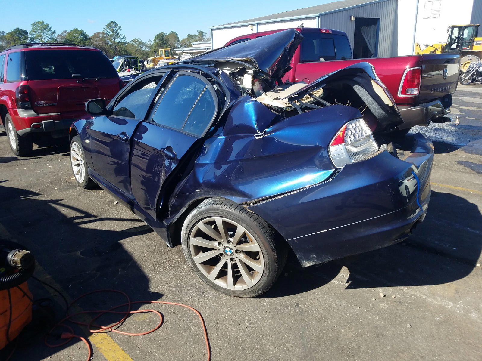 Photo 3 from auction – 2011 BMW 328 I with VIN WBAPH7C51BE678539