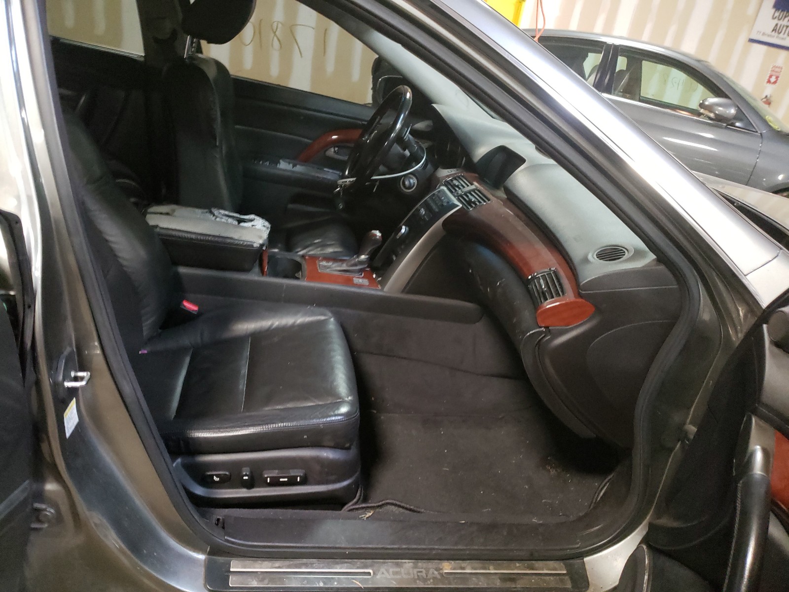 Photo 5 from auction – 2009 ACURA RL with VIN JH4KB26699C002236