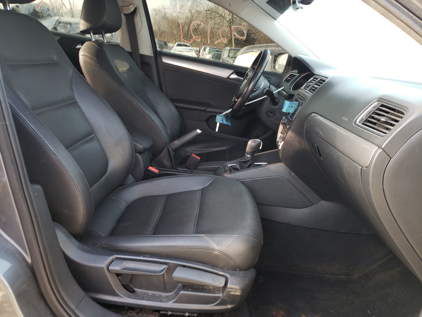 Photo 5 from auction – 2015 VOLKSWAGEN JETTA with VIN 3VWD07AJ4FM287458