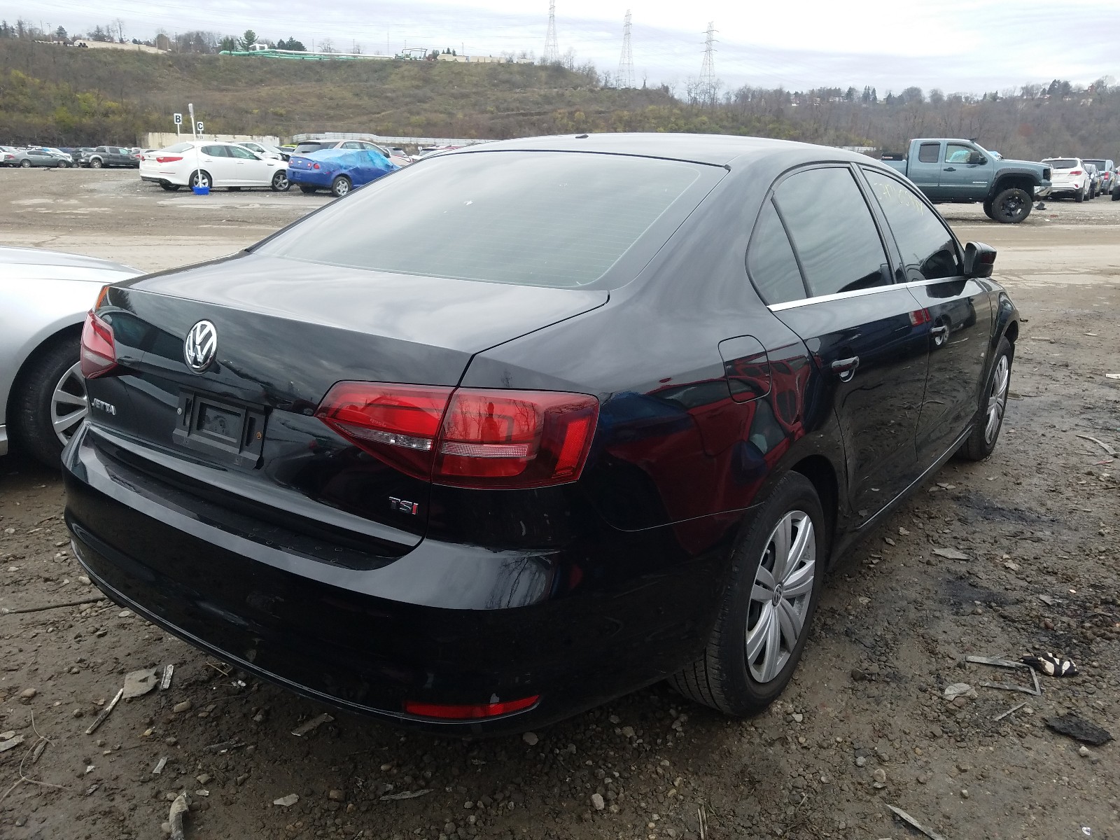 Photo 4 from auction – 2017 VOLKSWAGEN JETTA S with VIN 3VW2B7AJ0HM393037