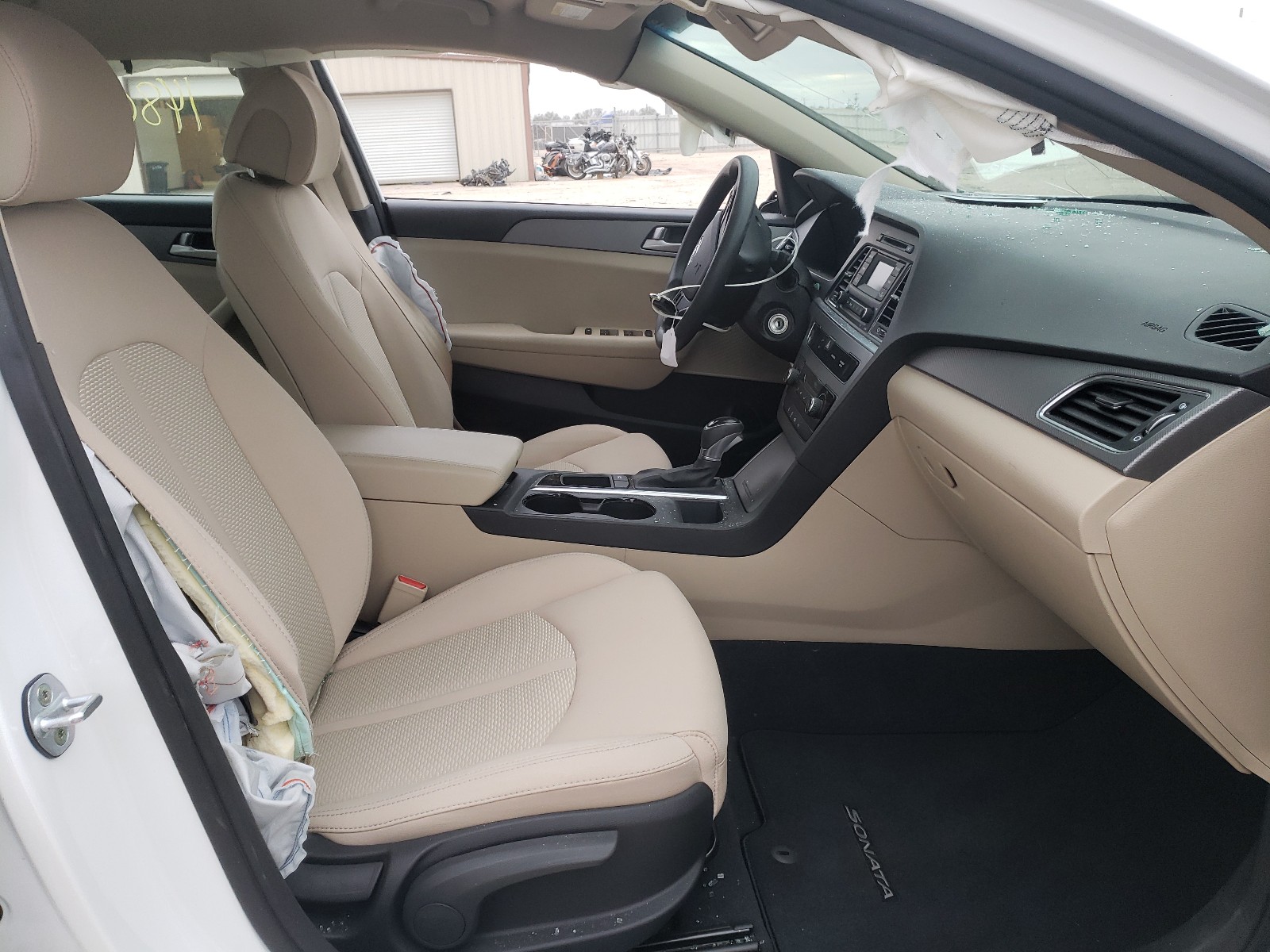 Photo 15 from auction – 2015 HYUNDAI SONATA SE with VIN 5NPE24AF4FH046582