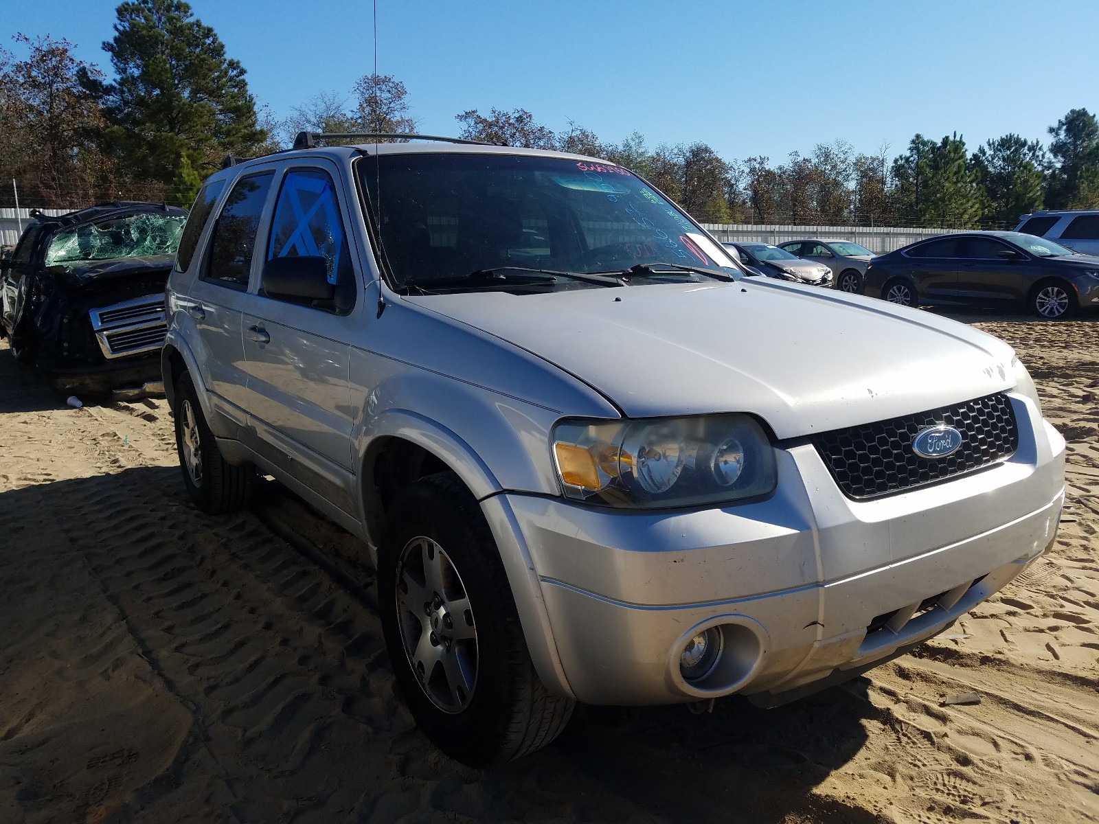 FORD ESCAPE LIM 2005 with VIN 1FMYU04125KC09435 - Photo from auction