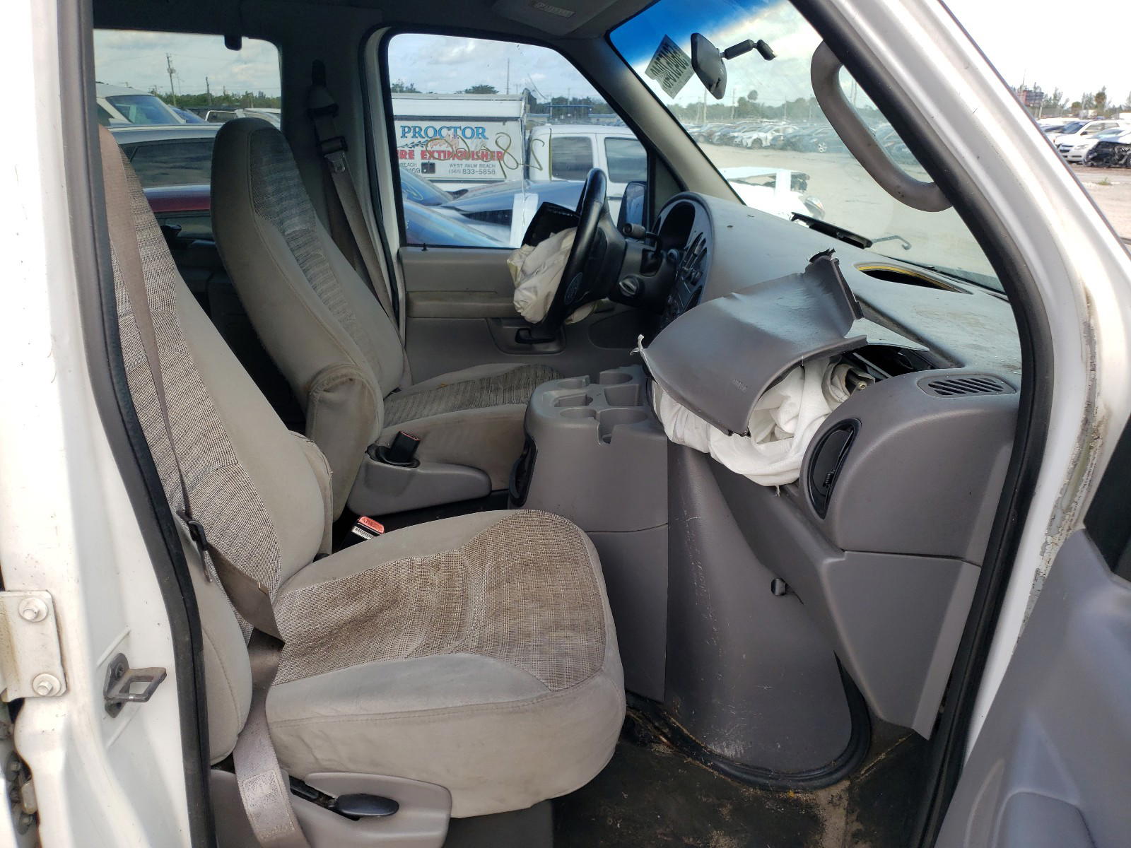 Photo 5 from auction – 2002 FORD ECONOLINE with VIN 1FBSS31L32HB19473