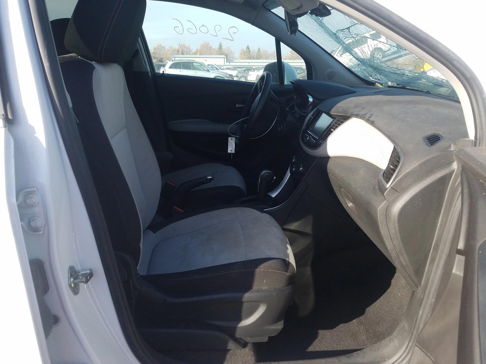 Photo 5 from auction – 2017 CHEVROLET TRAX 1LT with VIN 3GNCJLSB3HL179828