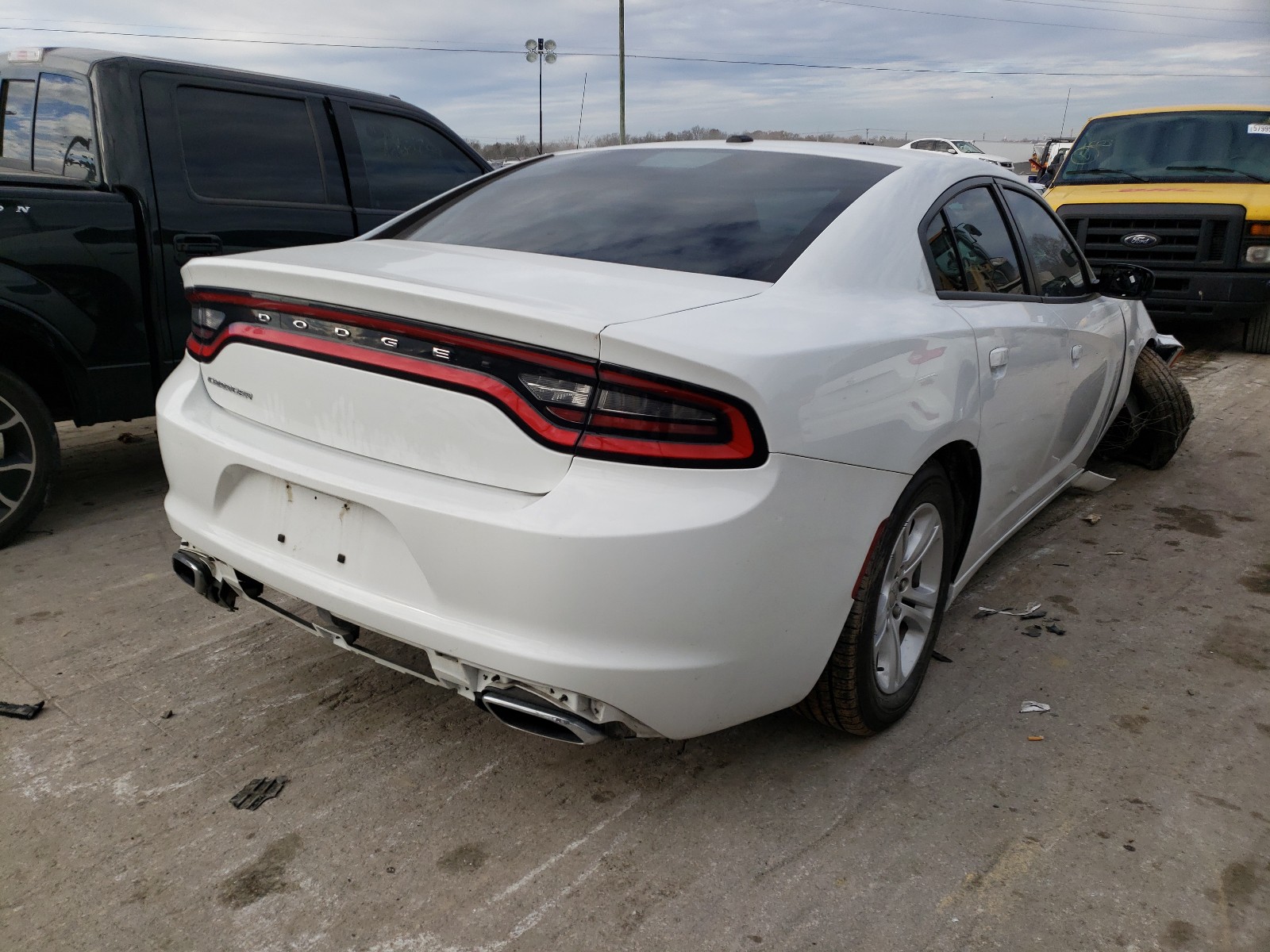 Zdjęcie 4 z aukcji – 2015 DODGE CHARGER SE z VIN 2C3CDXBG3FH724794