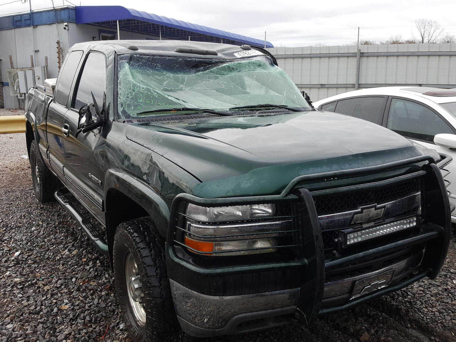 CHEVROLET SILVERADO 2002 with VIN 1GCHK29UX2E149066 - Photo from auction