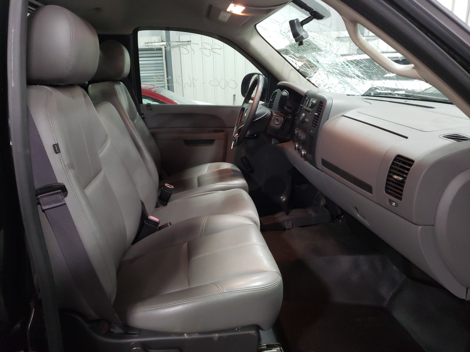 Photo 5 from auction – 2013 CHEVROLET SILVERADO with VIN 1GCNKPEA4DZ400252