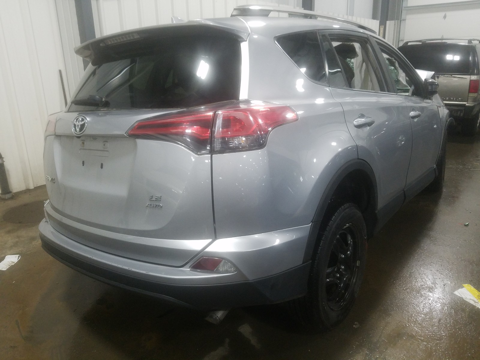 Photo 4 from auction – 2017 TOYOTA RAV4 LE with VIN 2T3BFREV5HW578828