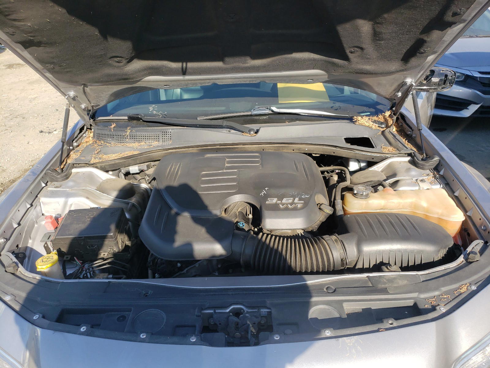 Photo 7 from auction – 2016 CHRYSLER 300 LIMITE with VIN 2C3CCAAG0GH243808