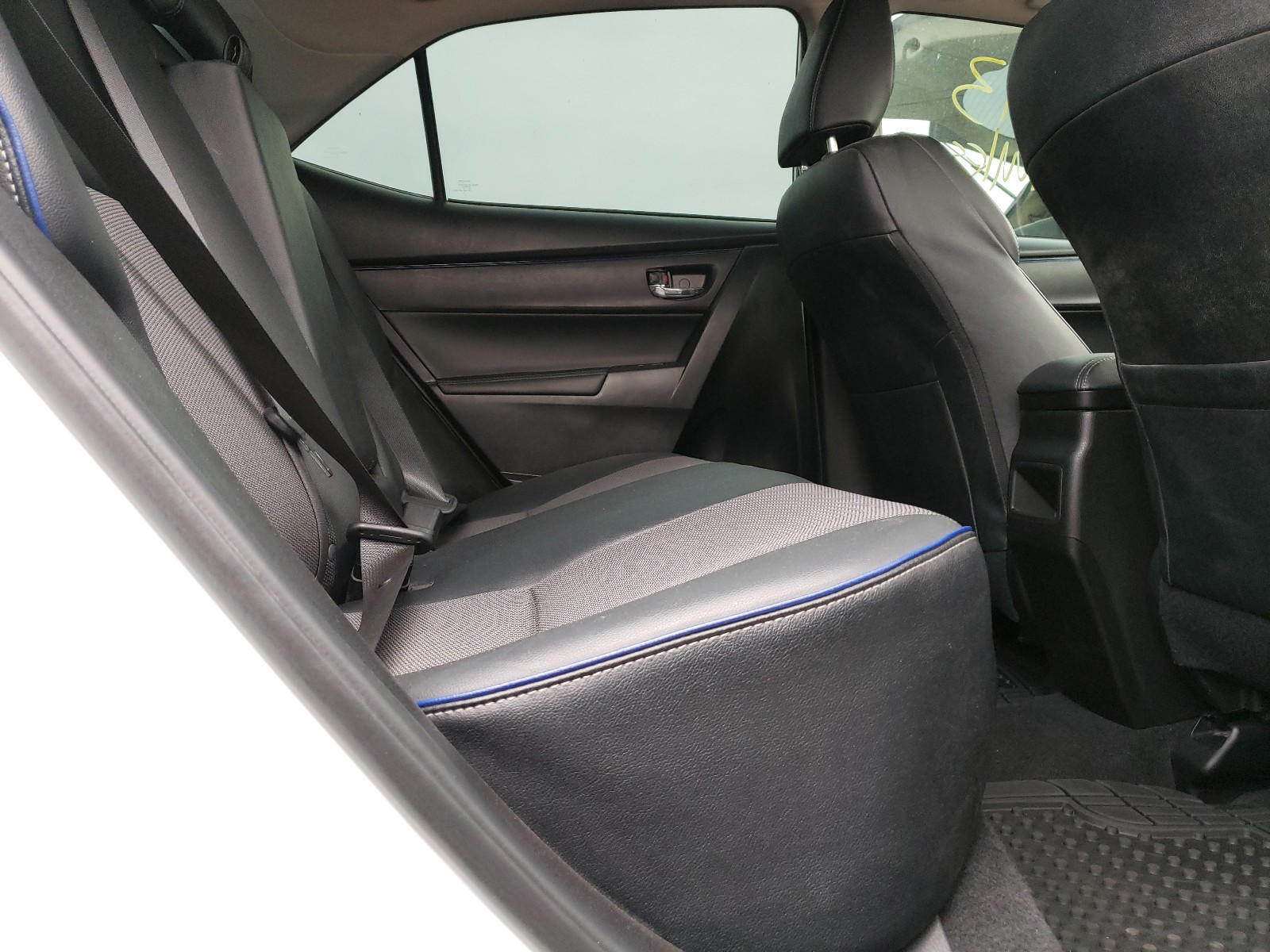 Photo 6 from auction – 2018 TOYOTA COROLLA L with VIN 5YFBURHEXJP848279