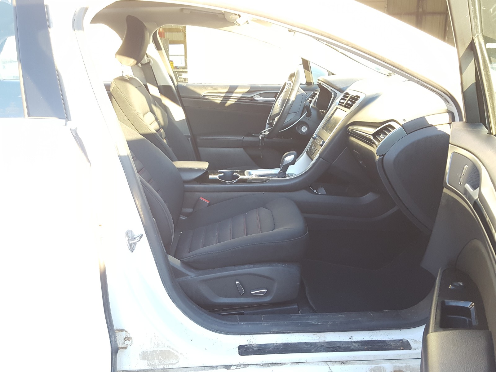 Photo 5 from auction – 2016 FORD FUSION SE with VIN 3FA6P0H76GR135958