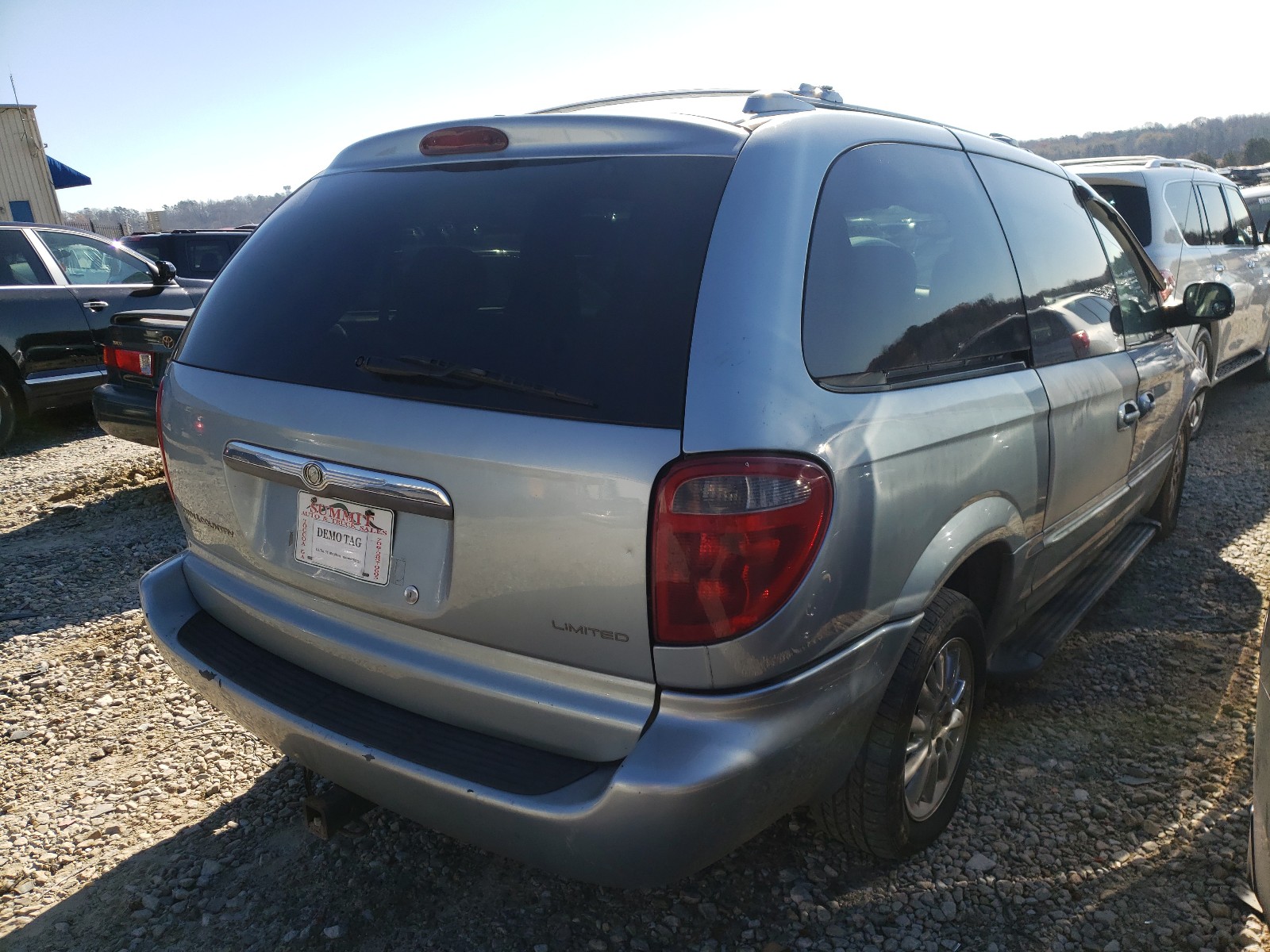 Photo 4 from auction – 2003 CHRYSLER TOWN & COU with VIN 2C8GP64L83R108098