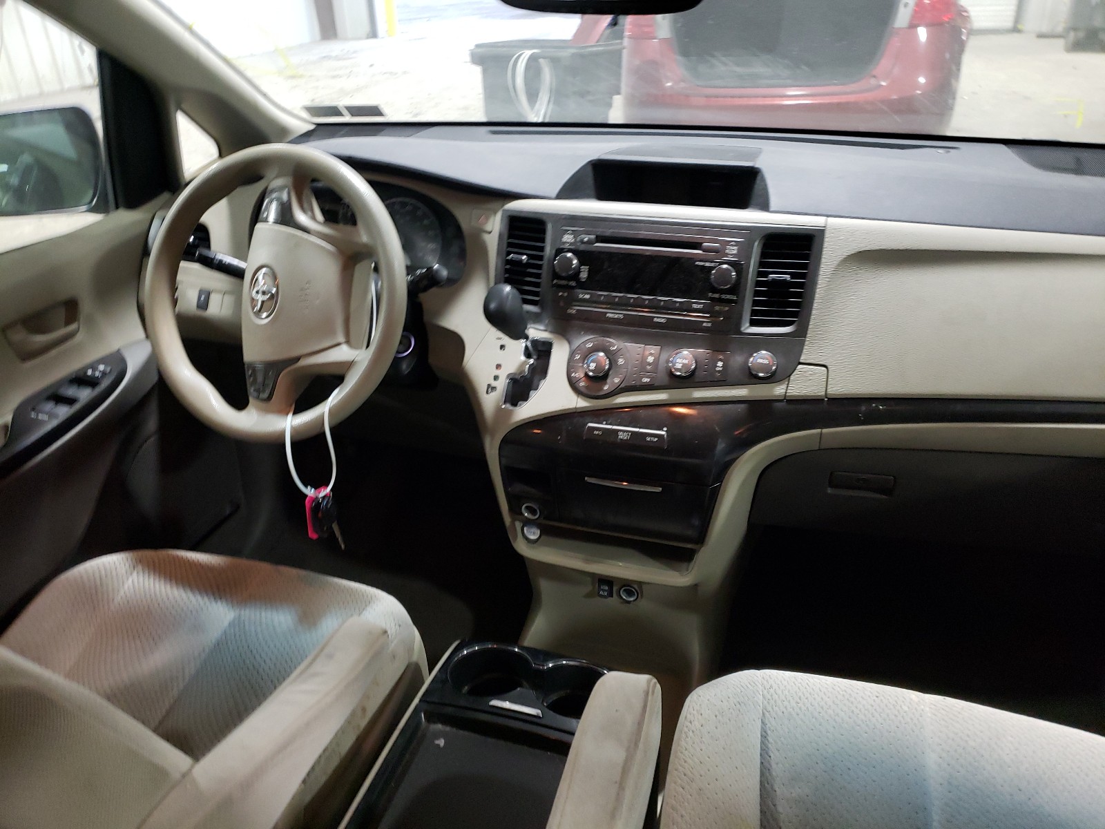 Photo 9 from auction – 2011 TOYOTA SIENNA LE with VIN 5TDKK3DC1BS053525