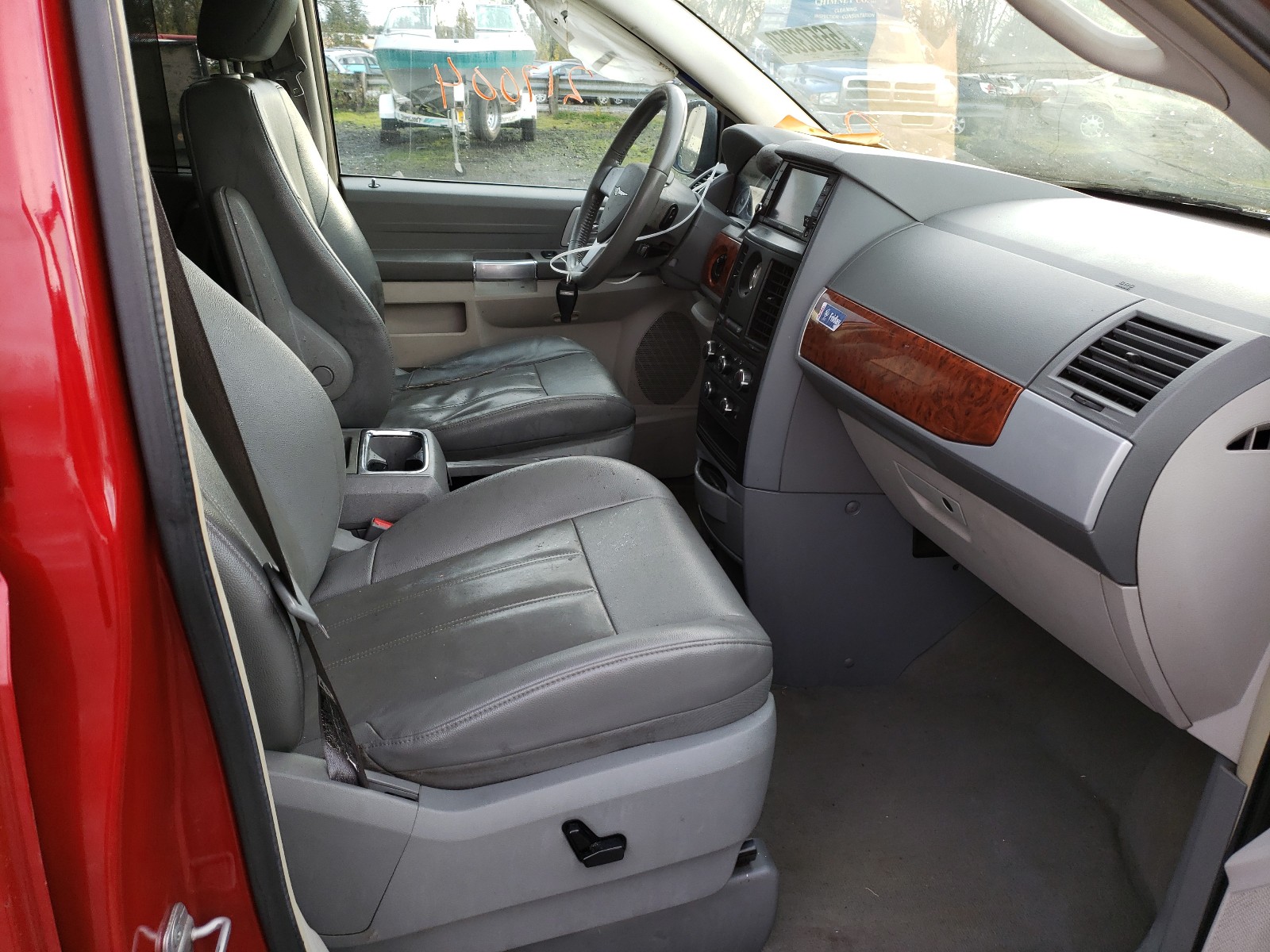 Photo 5 from auction – 2008 CHRYSLER TOWN & COU with VIN 2A8HR54P98R615525