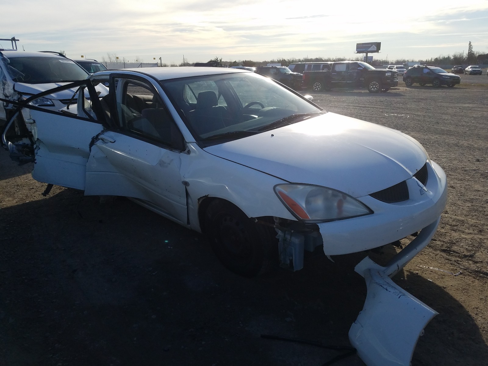 MITSUBISHI LANCER 2004 مع رقم تعريف المركبة JA3AJ26E14U045400 - صورة من المزاد