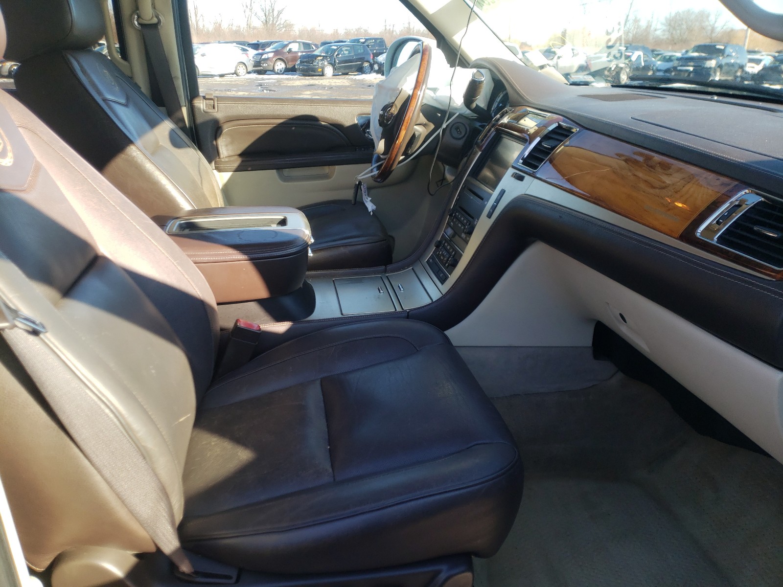 Photo 5 from auction – 2010 CADILLAC ESCALADE with VIN 1GYUKKEF4AR266617