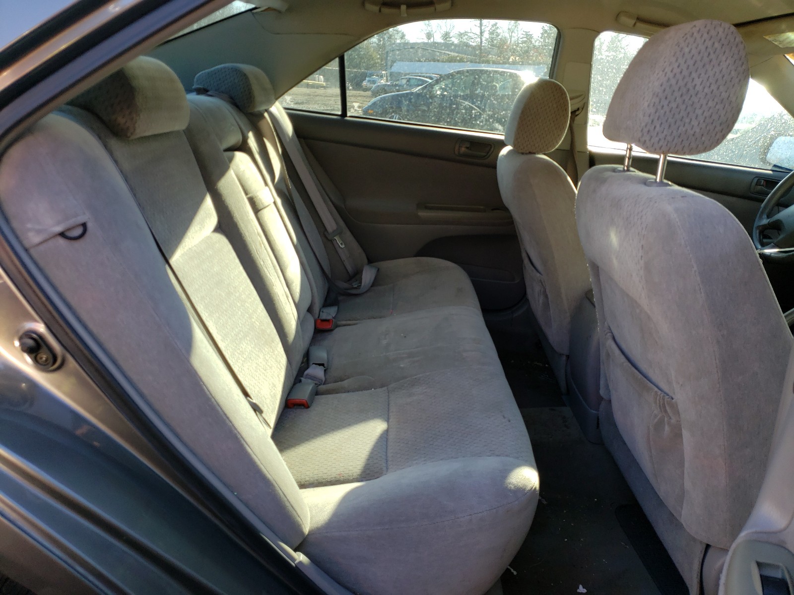 Photo 6 from auction – 2004 TOYOTA CAMRY LE with VIN 4T1BE32KX4U835933
