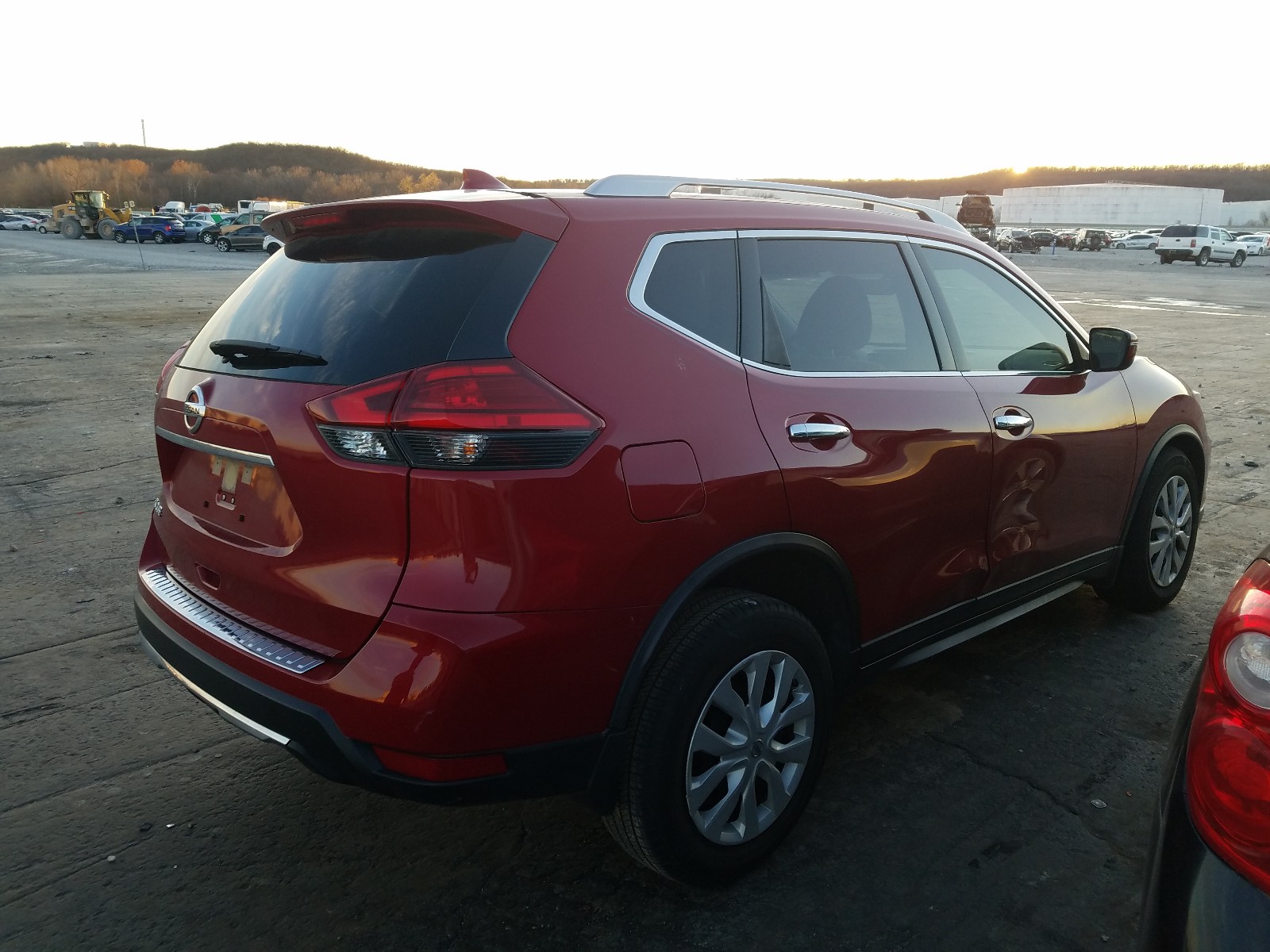Photo 4 from auction – 2017 NISSAN ROGUE S with VIN JN8AT2MT6HW393592