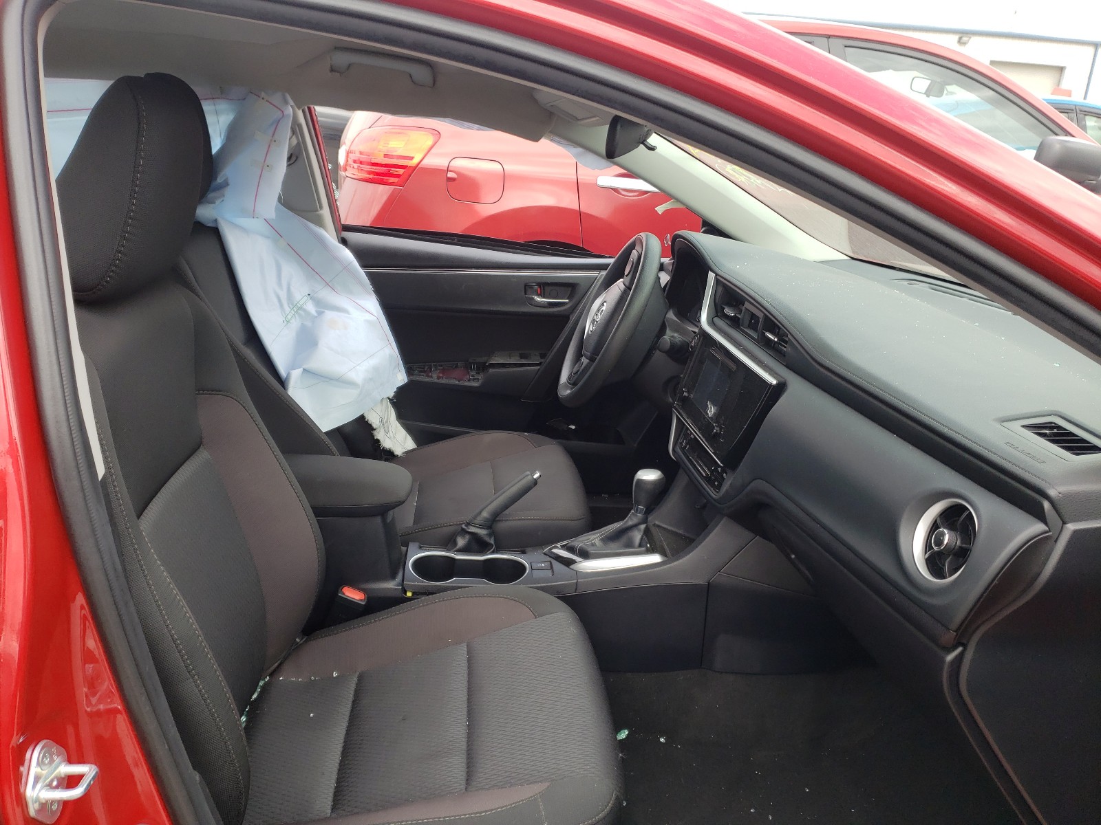 Photo 5 from auction – 2019 TOYOTA COROLLA L with VIN 2T1BURHE9KC181657