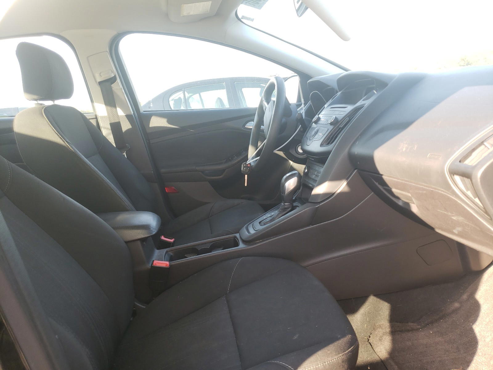 Photo 5 from auction – 2015 FORD FOCUS SE with VIN 1FADP3F22FL207204