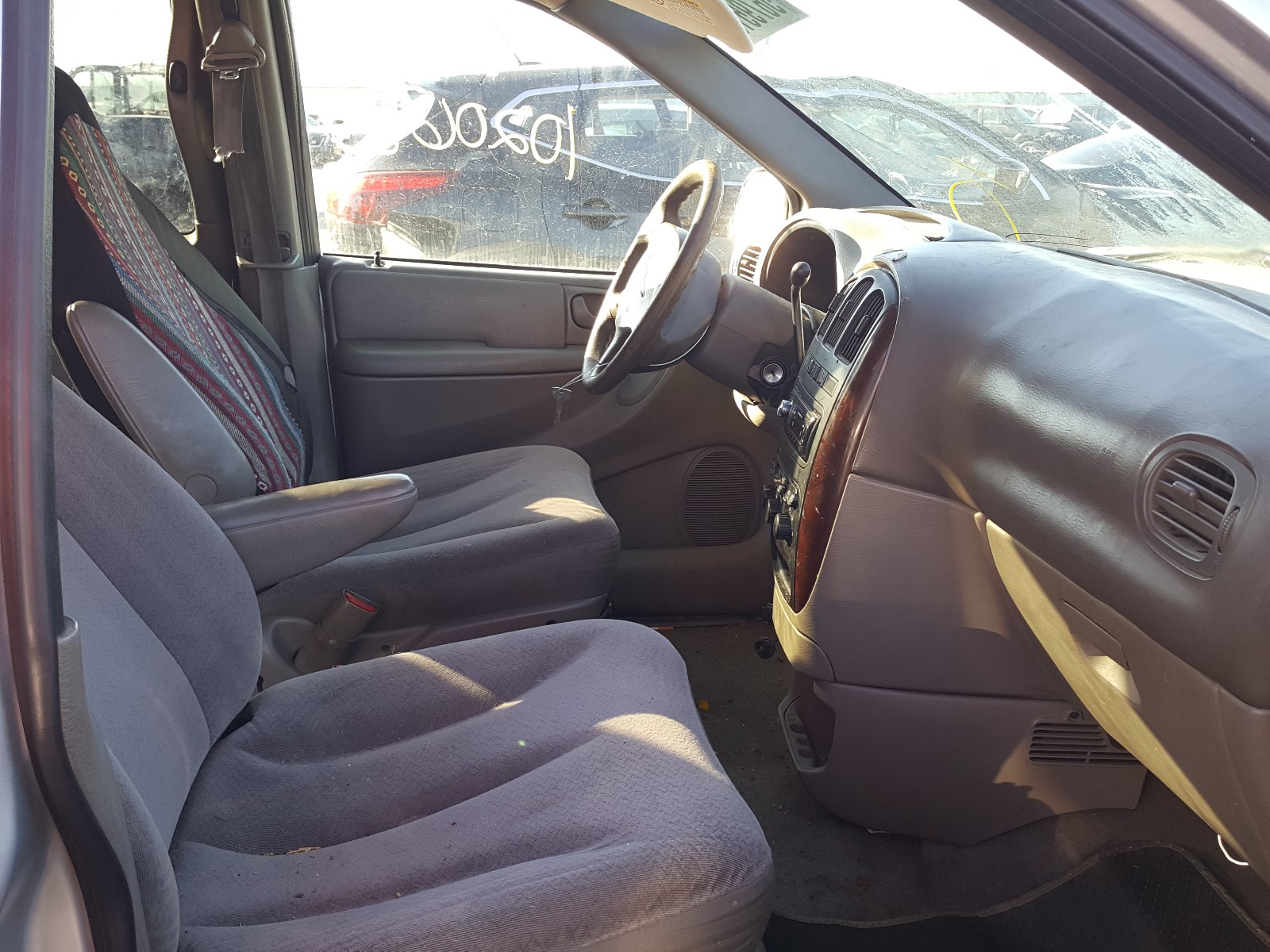 Photo 5 from auction – 2002 CHRYSLER TOWN & COU with VIN 2C4GP44332R519607