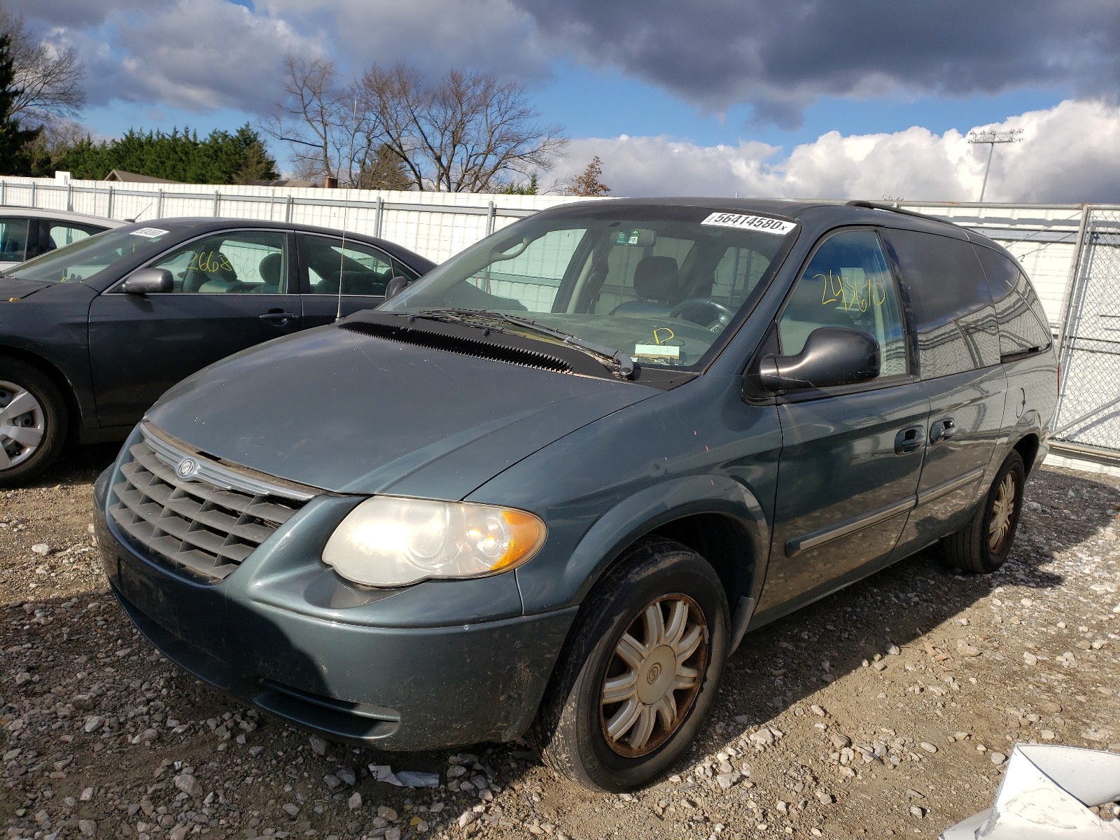 Photo 2 from auction – 2007 CHRYSLER TOWN AND C with VIN 2A4GP54L17R187528