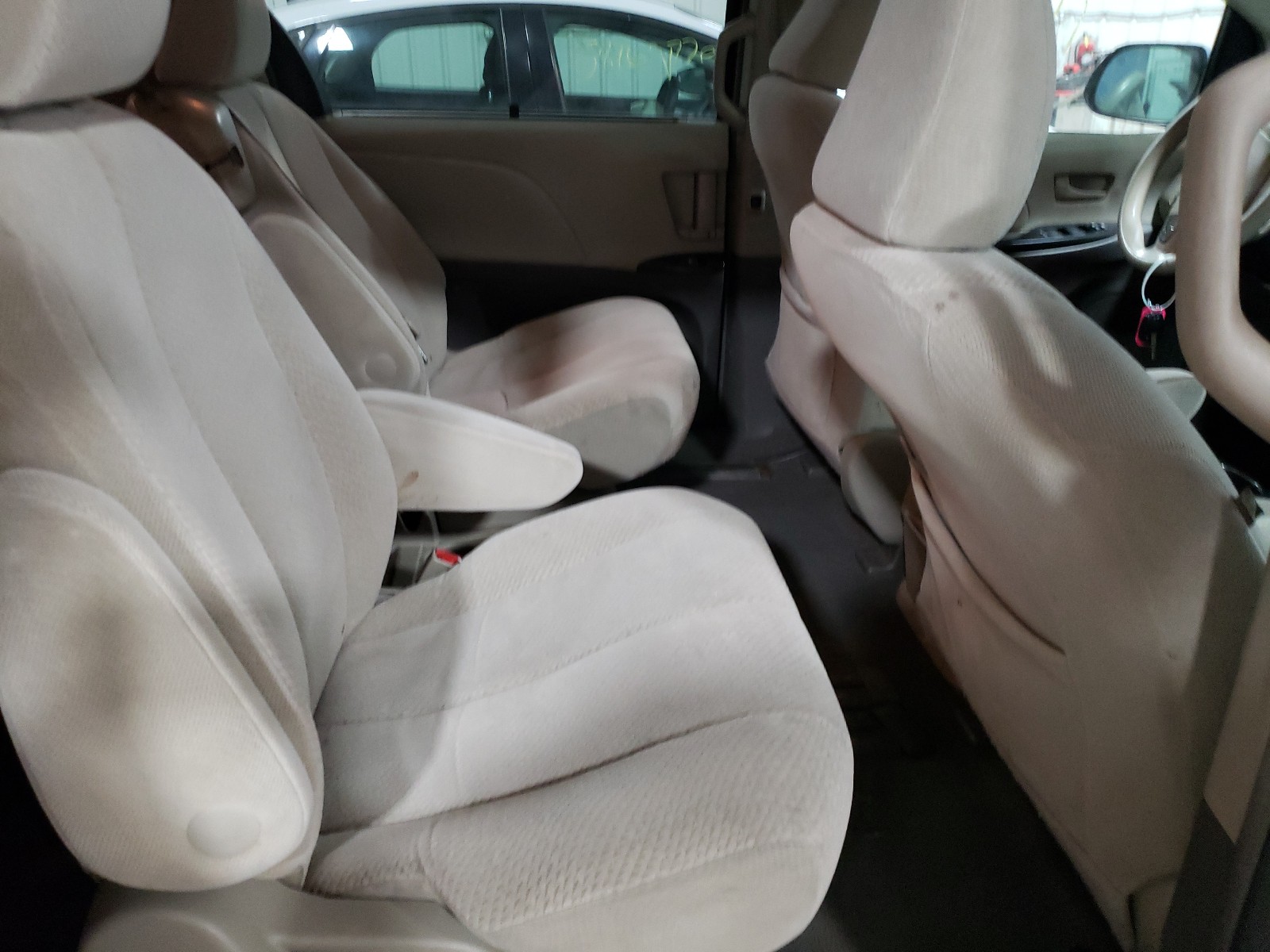 Photo 6 from auction – 2011 TOYOTA SIENNA LE with VIN 5TDKK3DC1BS053525