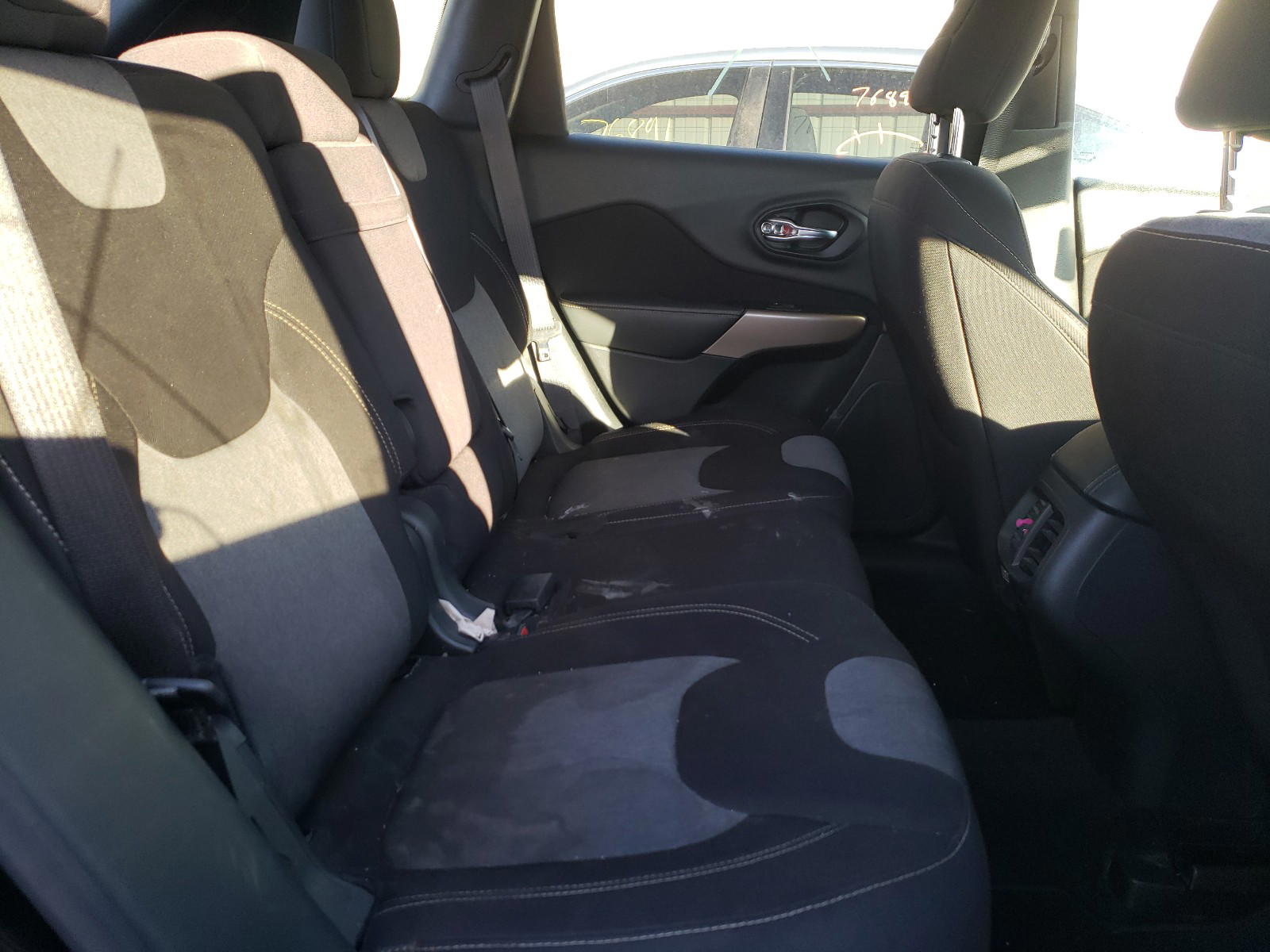 Photo 6 from auction – 2018 JEEP CHEROKEE L with VIN 1C4PJLCB7JD577435