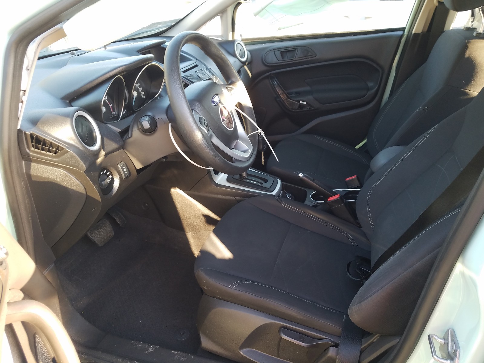 Photo 5 from auction – 2018 FORD FIESTA SE with VIN 3FADP4EJXJM119202