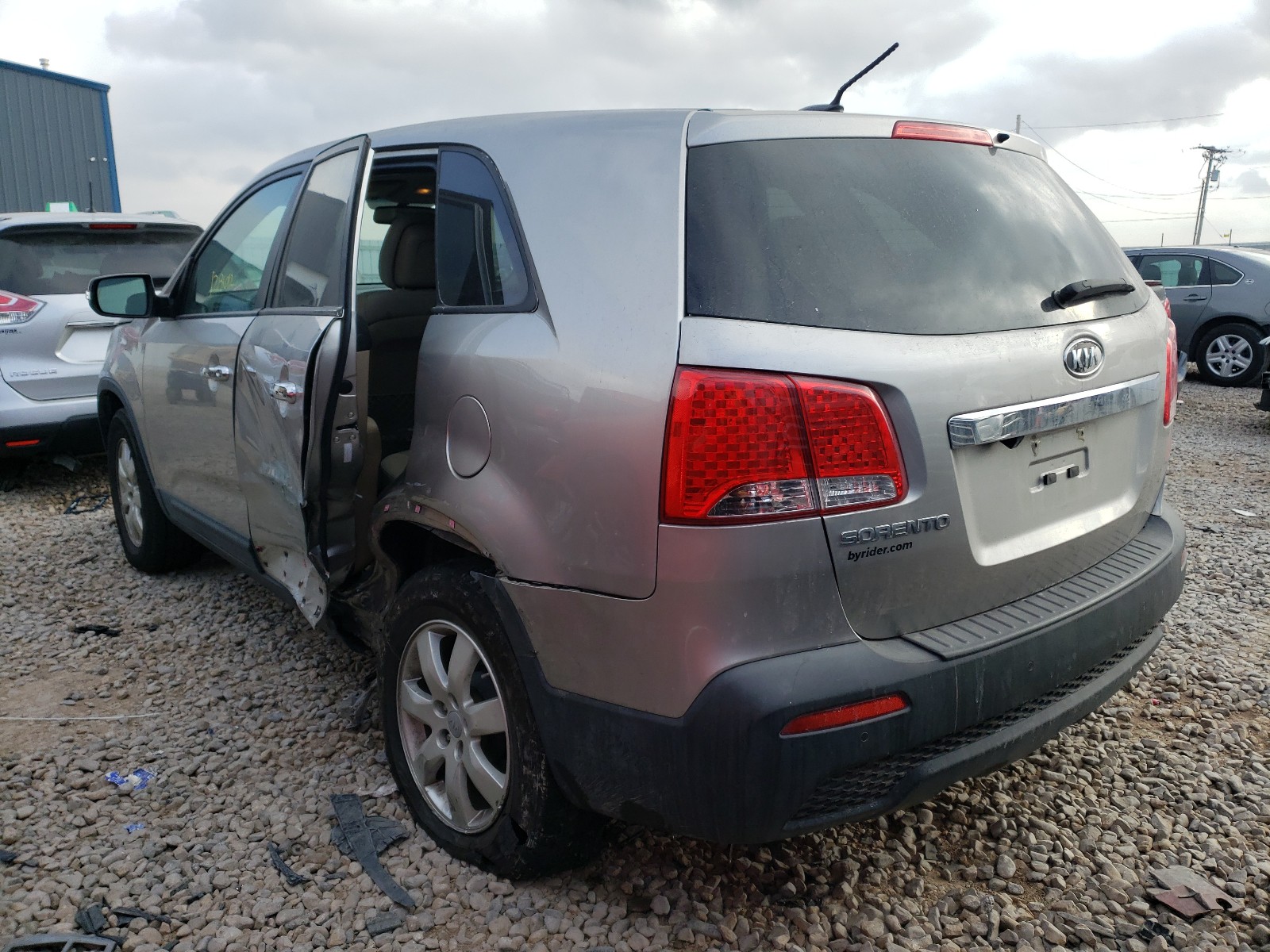 Photo 3 from auction – 2013 KIA SORENTO LX with VIN 5XYKT3A15DG419969