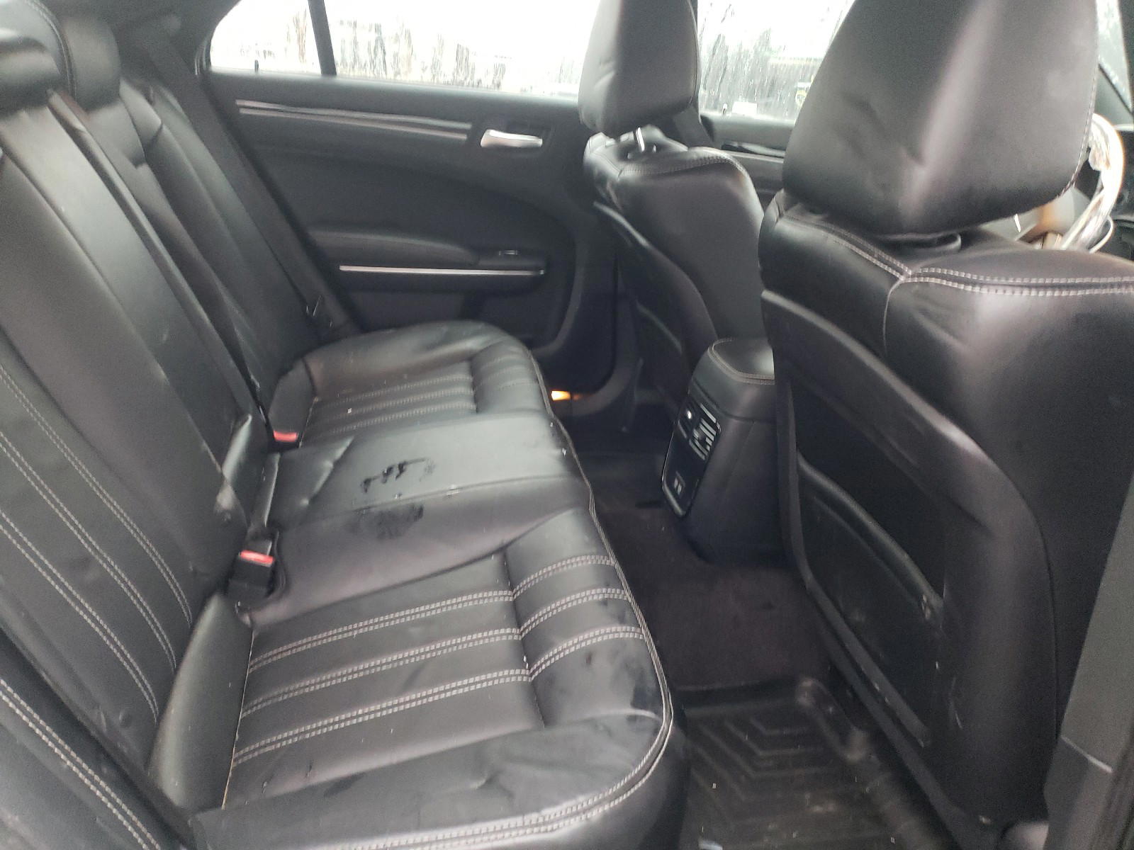 Photo 6 from auction – 2017 CHRYSLER 300 S with VIN 2C3CCAGG2HH534562