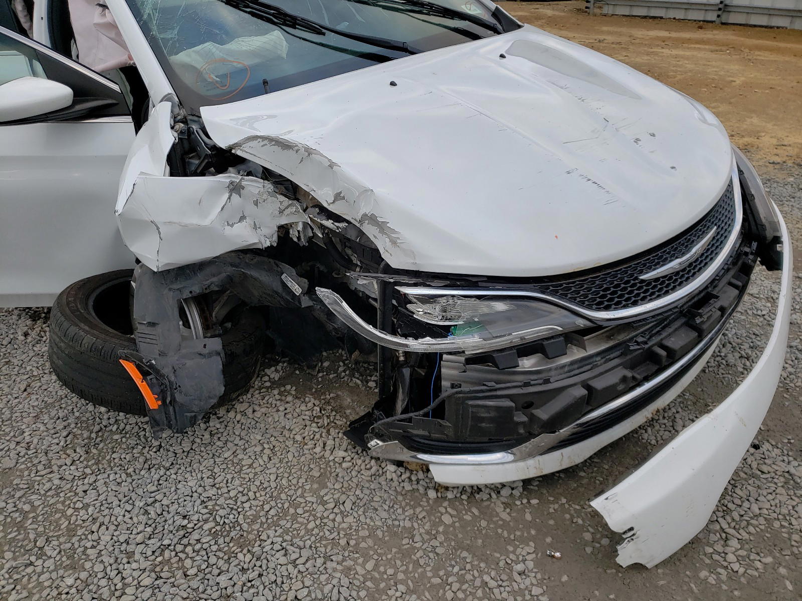 Photo 9 from auction – 2016 CHRYSLER 200 LIMITE with VIN 1C3CCCAB6GN133207
