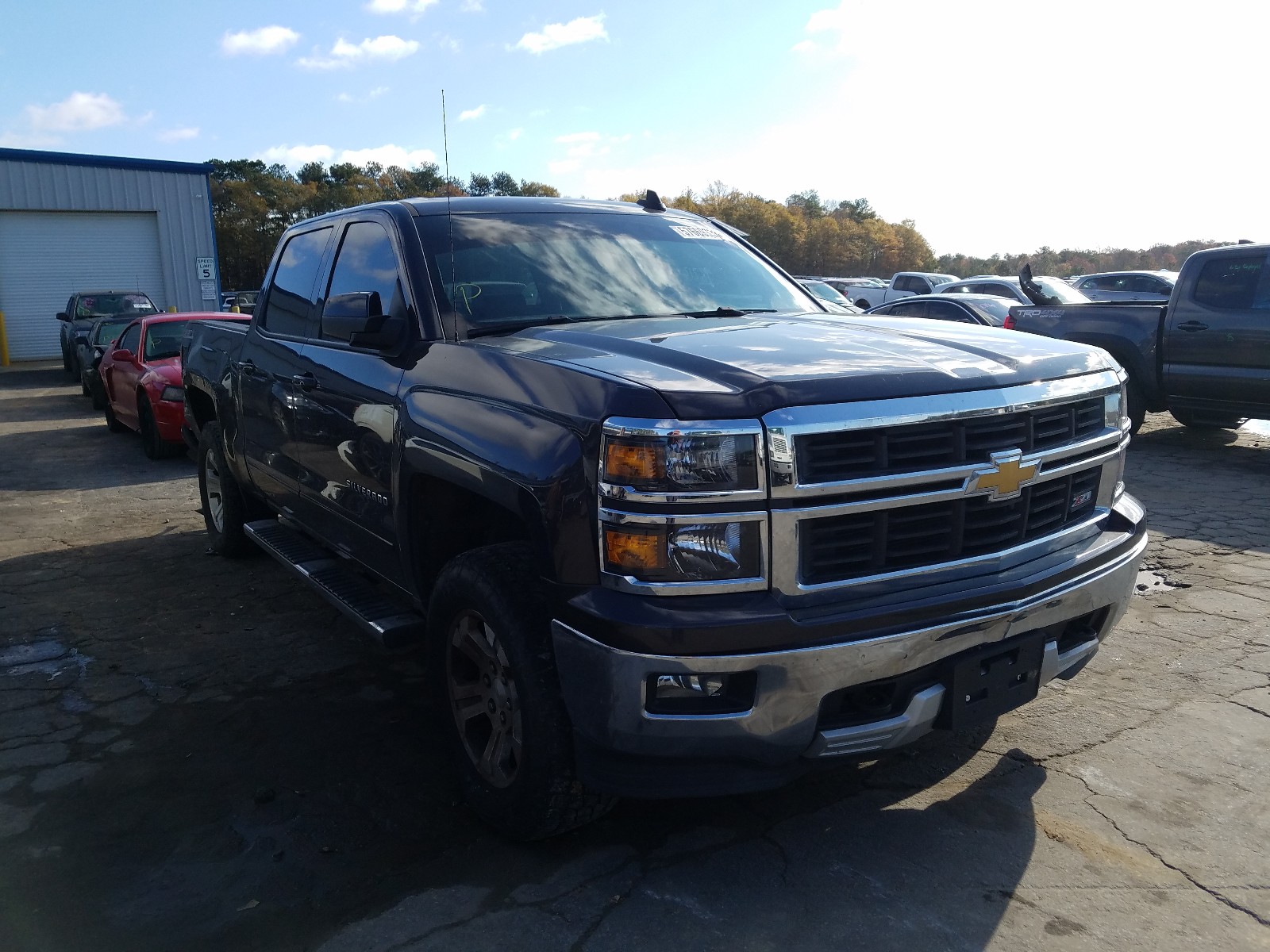 CHEVROLET SILVERADO 2015 with VIN 3GCUKREC4FG187329 - Photo from auction