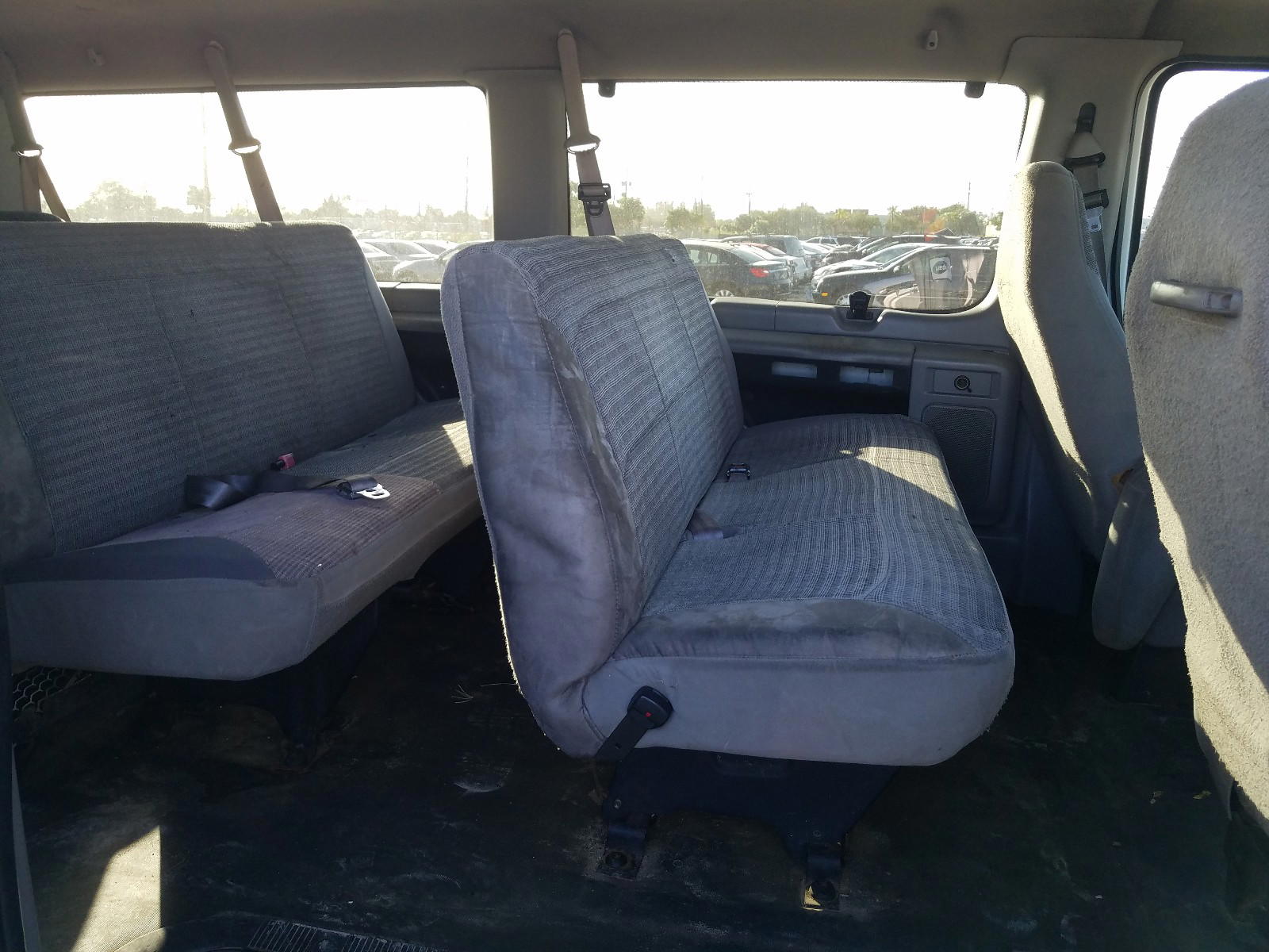 Photo 6 from auction – 2002 FORD ECONOLINE with VIN 1FBSS31L32HB19473